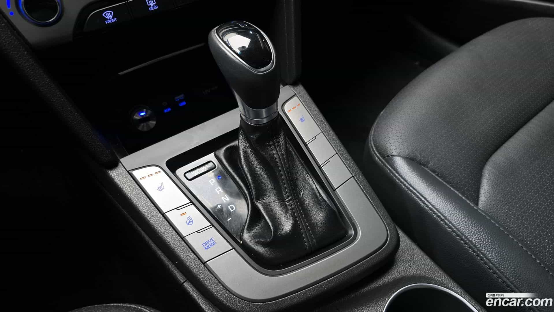 AVANTE Hyundai 2015.9-INNER-009