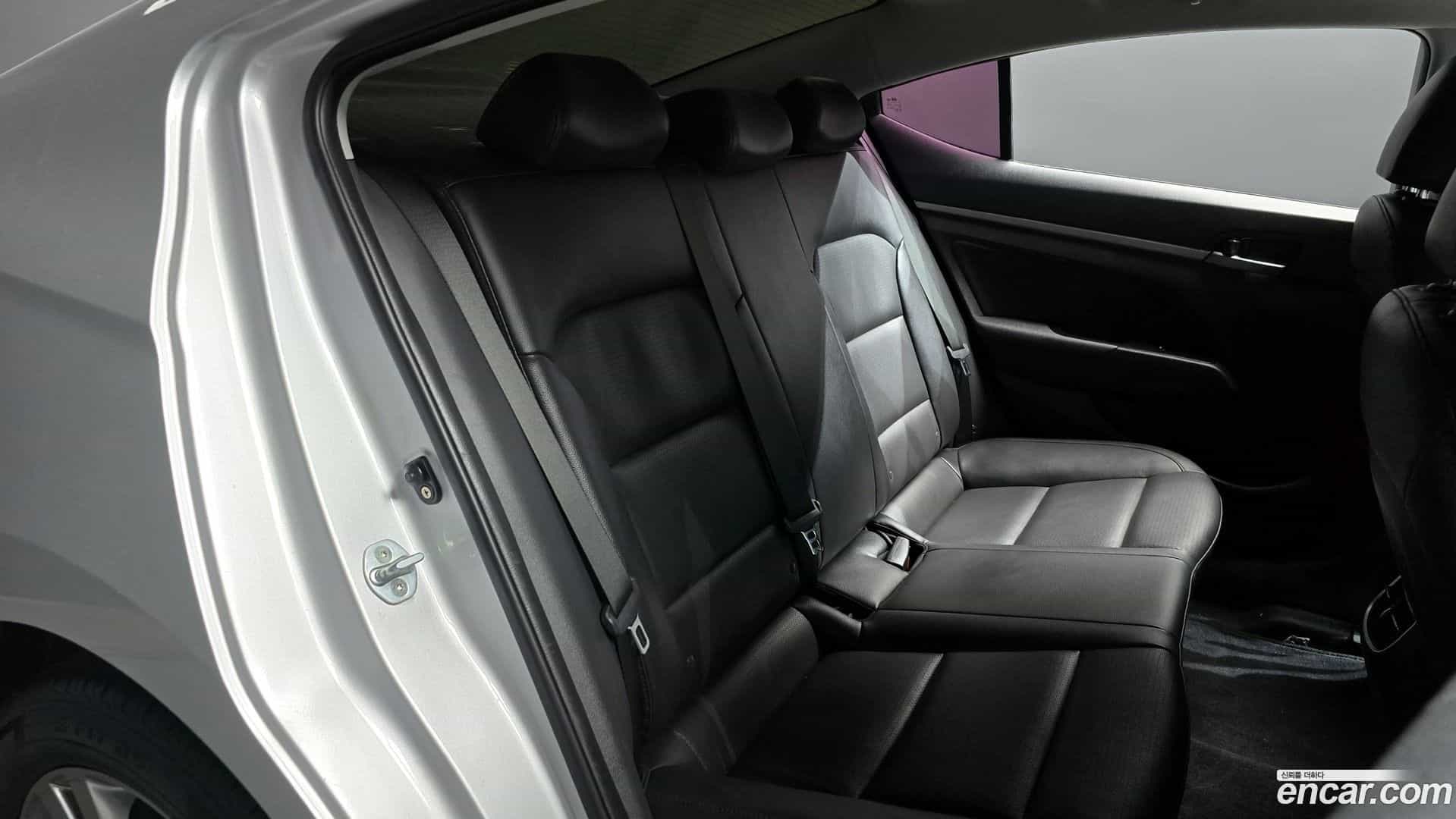 AVANTE Hyundai 2015.9-OPTION-016