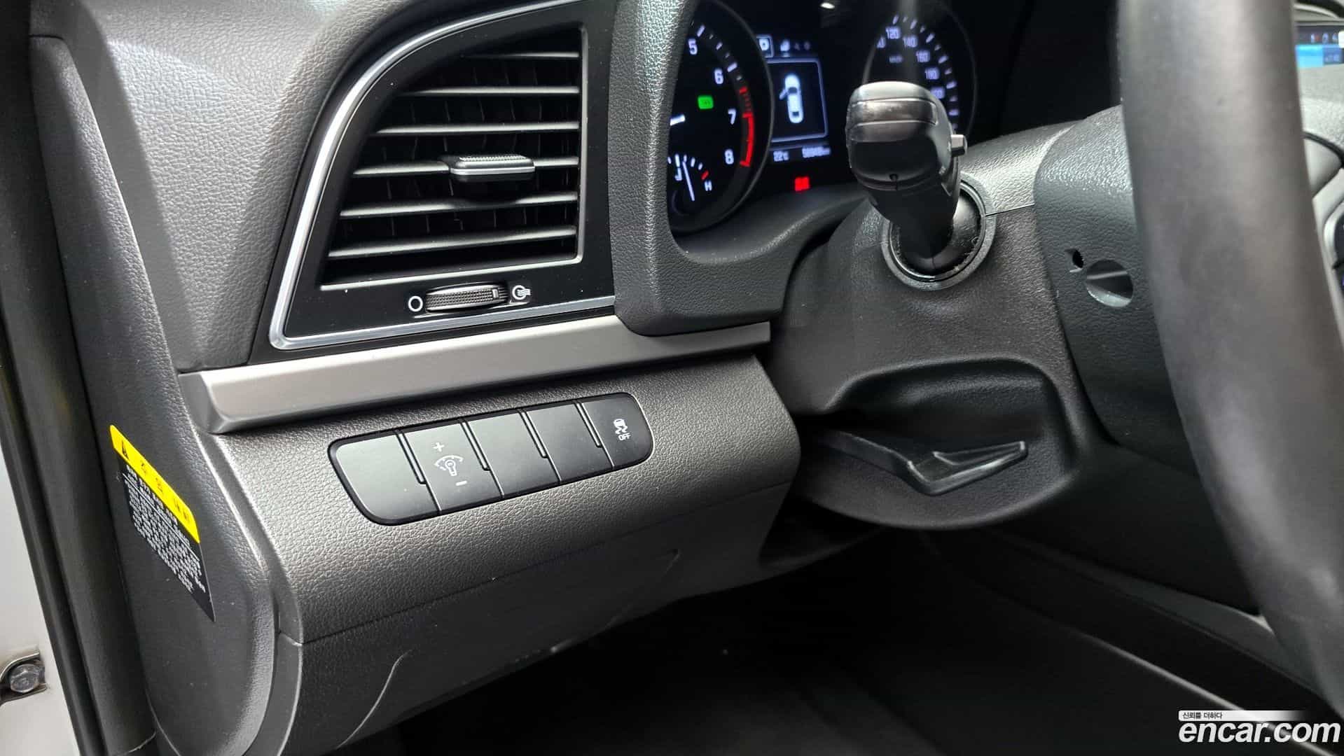 AVANTE Hyundai 2015.9-OPTION-021