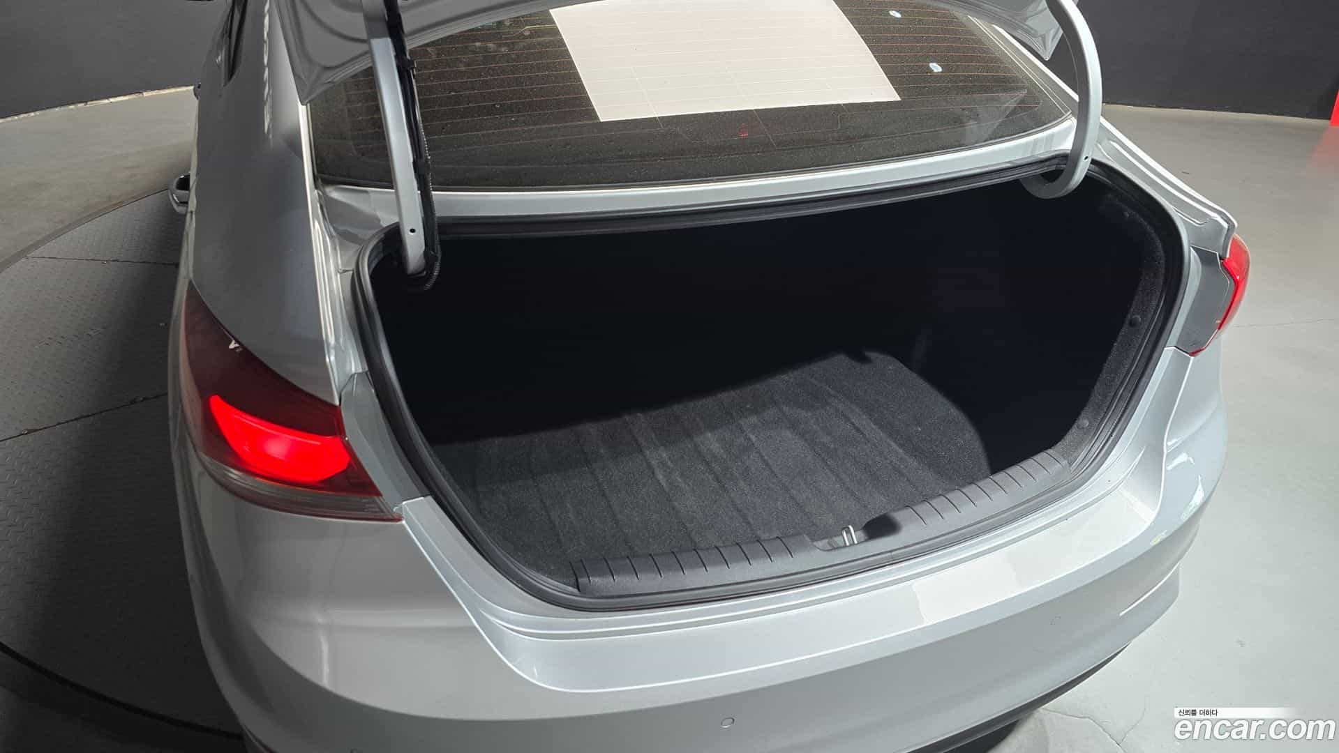 AVANTE Hyundai 2015.9-OPTION-024