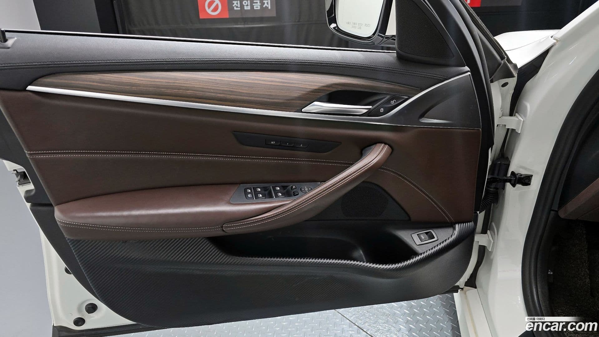Main__Slider__Photo:5-Series BMW 2018.2-23