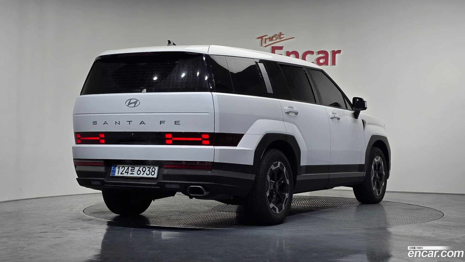 Main__Slider__Photo:Santafe Hyundai 2023.9-1