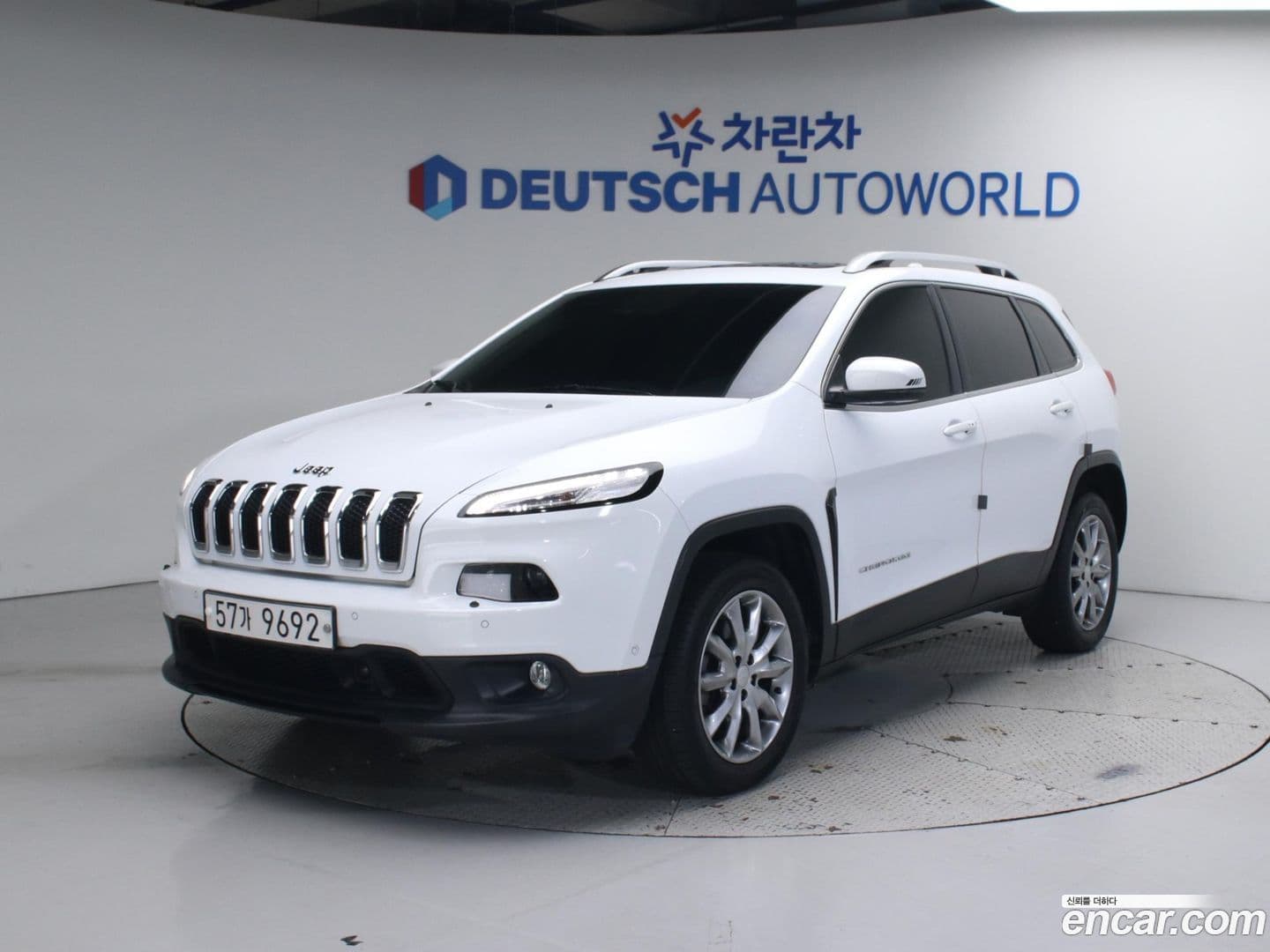Main__Slider__Photo:Cherokee Jeep 2018.2-0