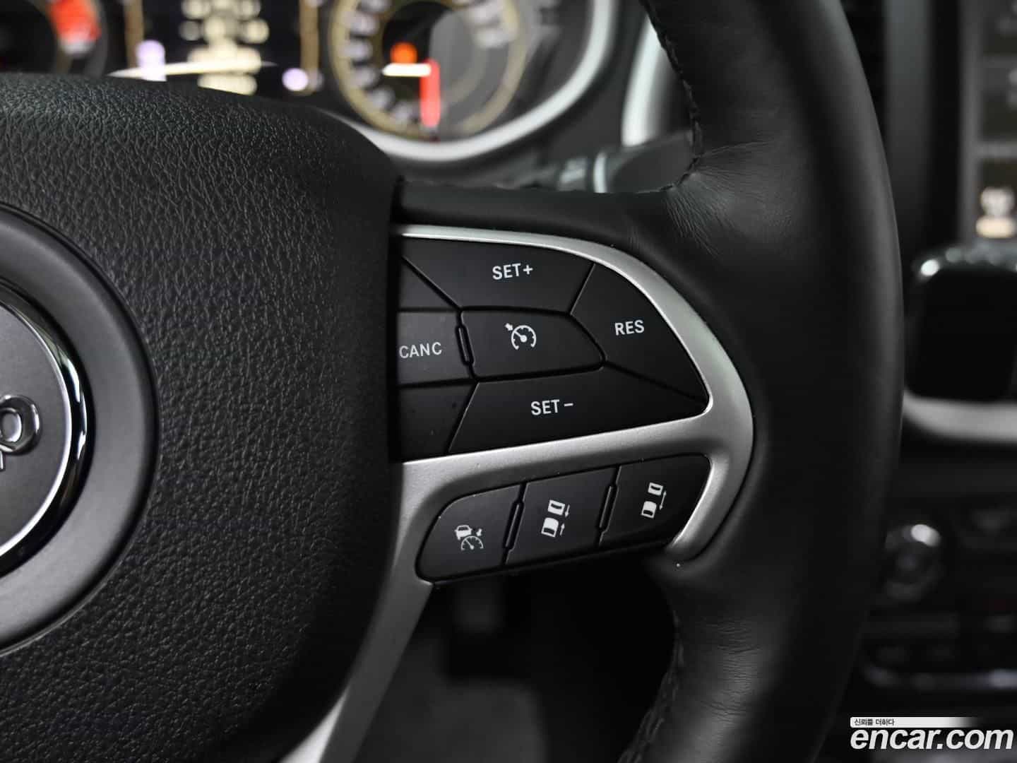Cherokee Jeep 2018.2-OPTION-022