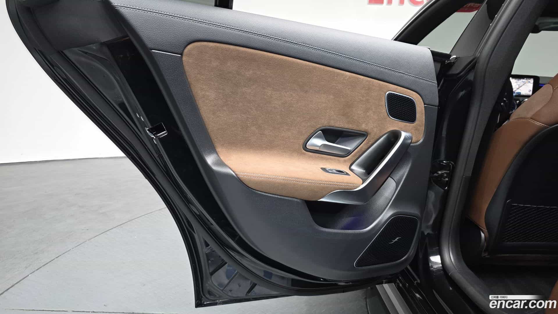 CLA-Class Mercedes-Benz 2025.10-INNER-035