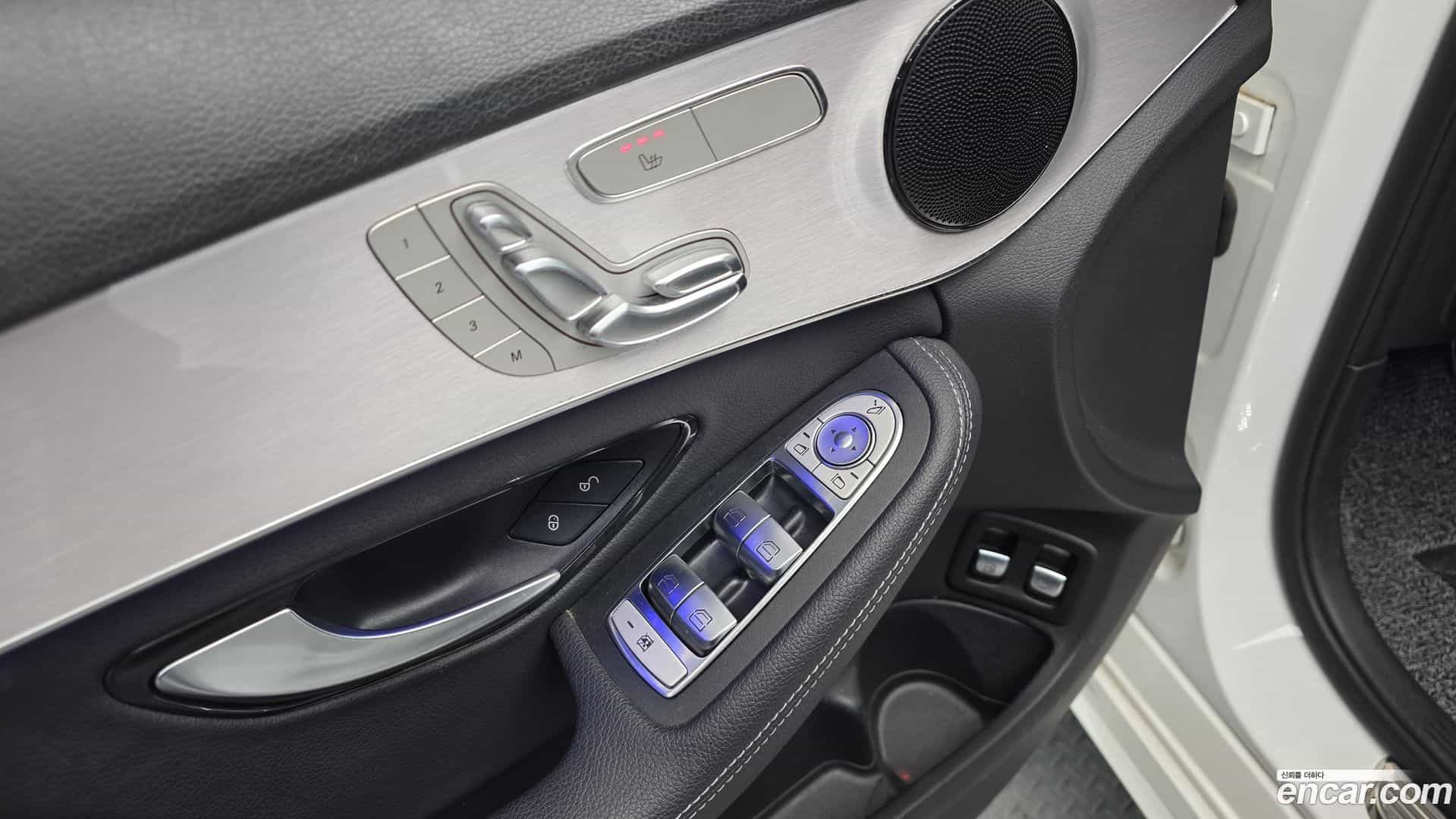 C-Class Mercedes-Benz 2020.11-OPTION-047