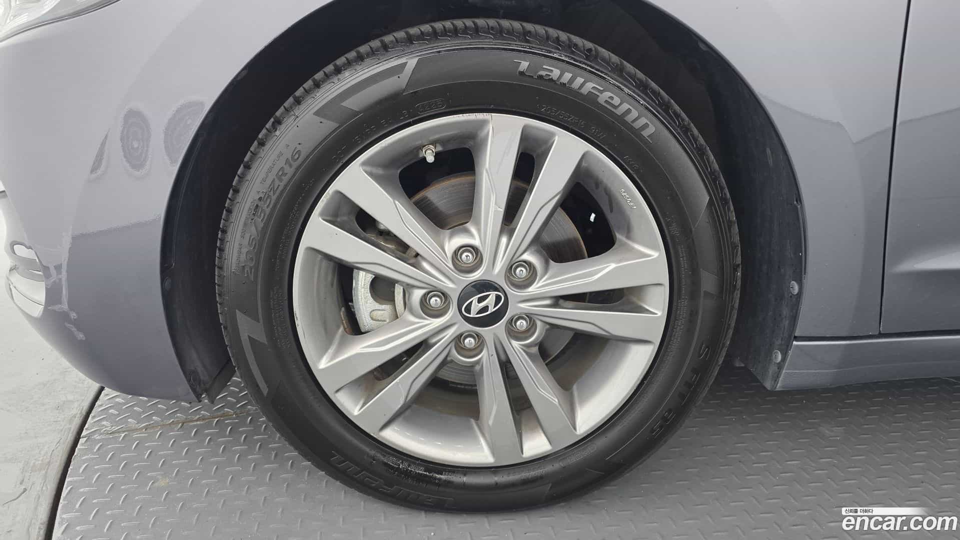 AVANTE Hyundai 2017.5-OUTER-005