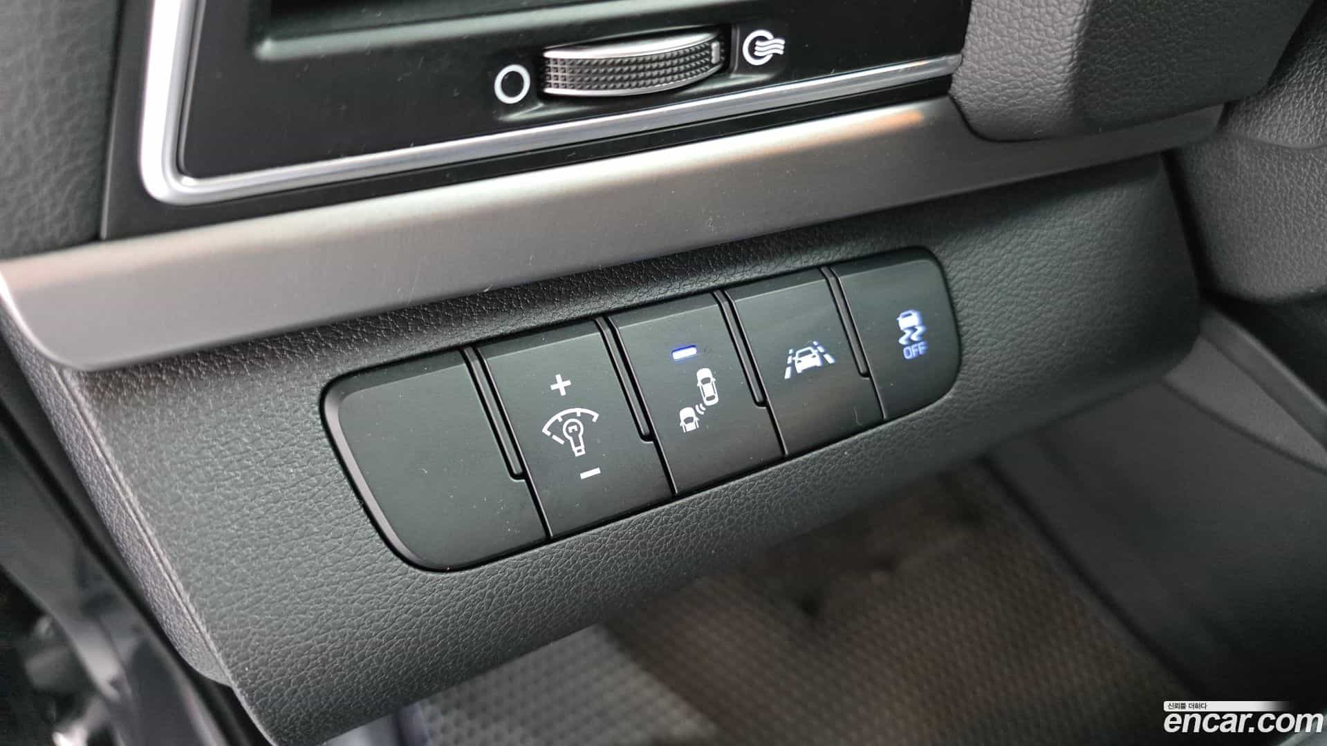 AVANTE Hyundai 2017.5-OPTION-017