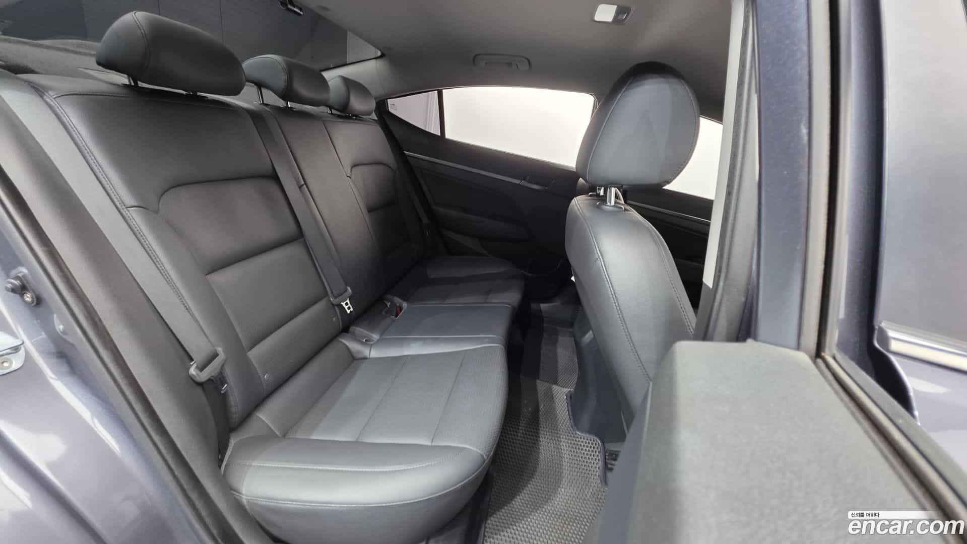 AVANTE Hyundai 2017.5-OPTION-023