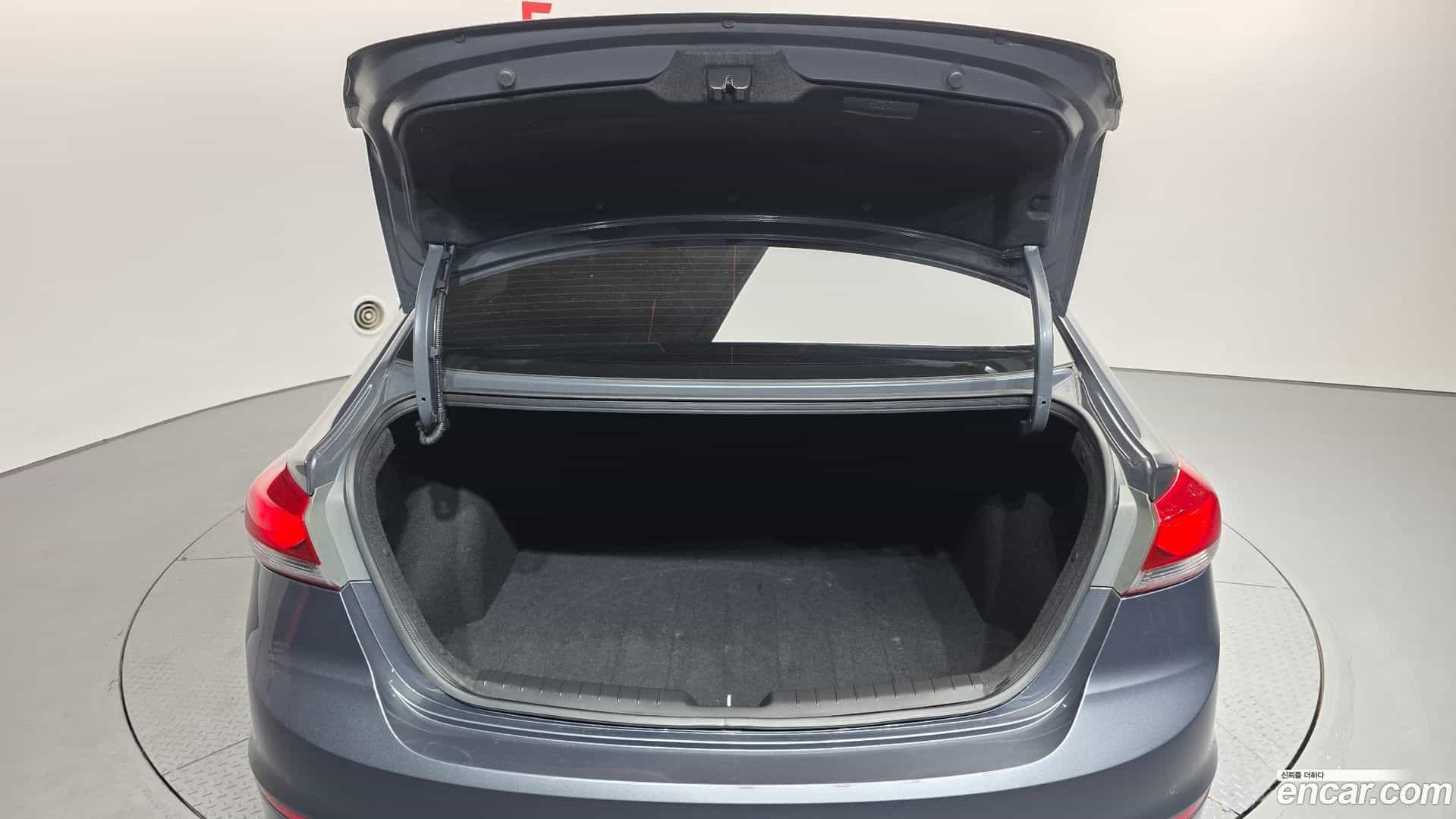 AVANTE Hyundai 2017.5-OPTION-024