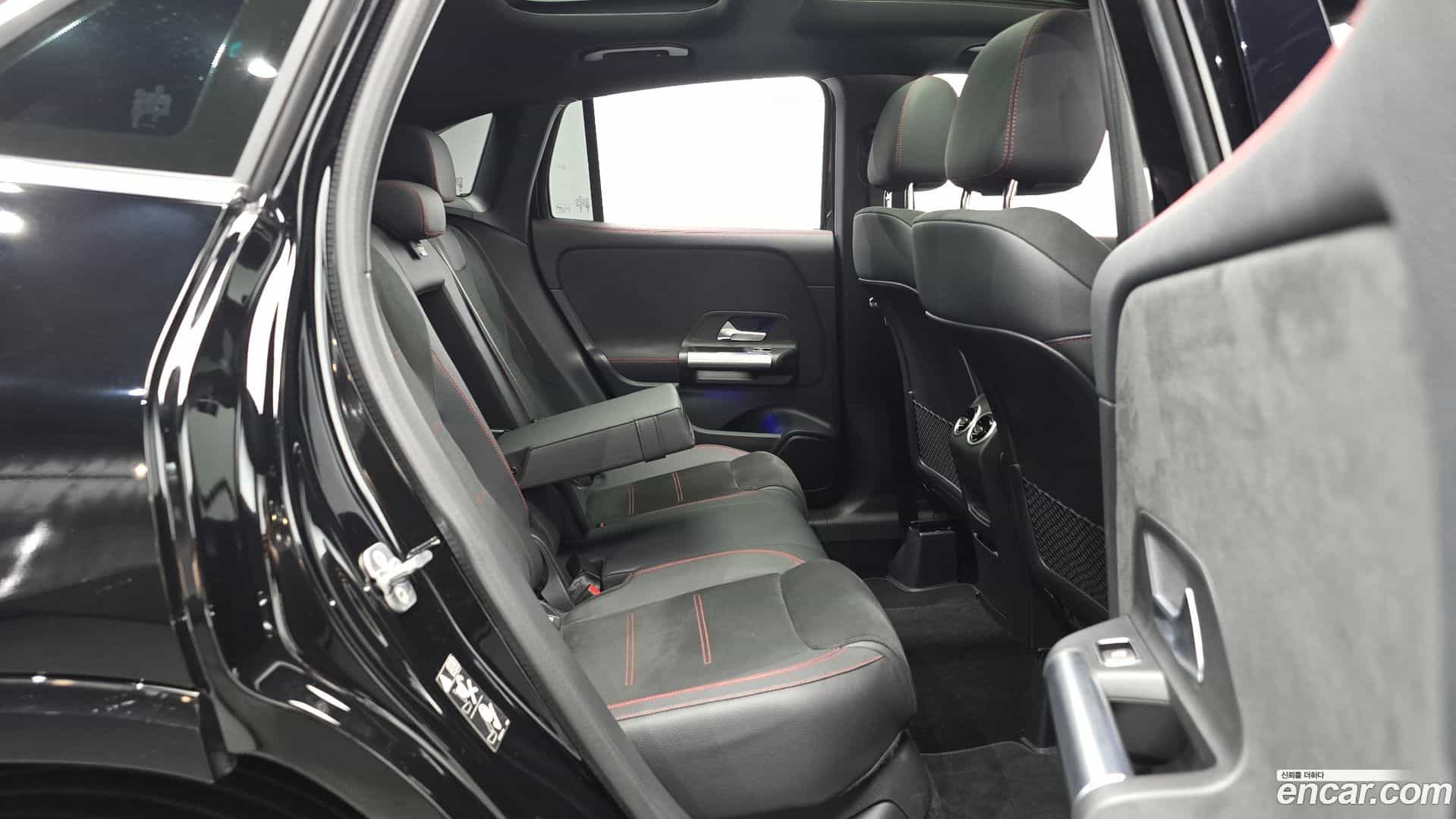 GLA-Class Mercedes-Benz 2025.11-OPTION-016