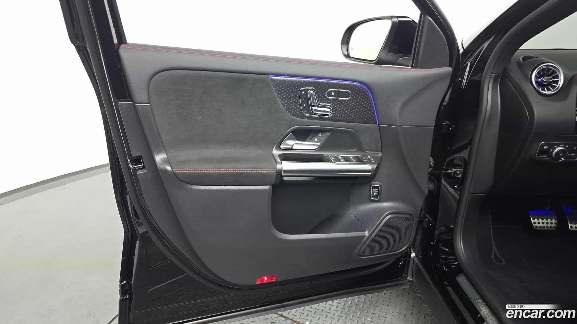 GLA-Class Mercedes-Benz 2025.11-INNER-034