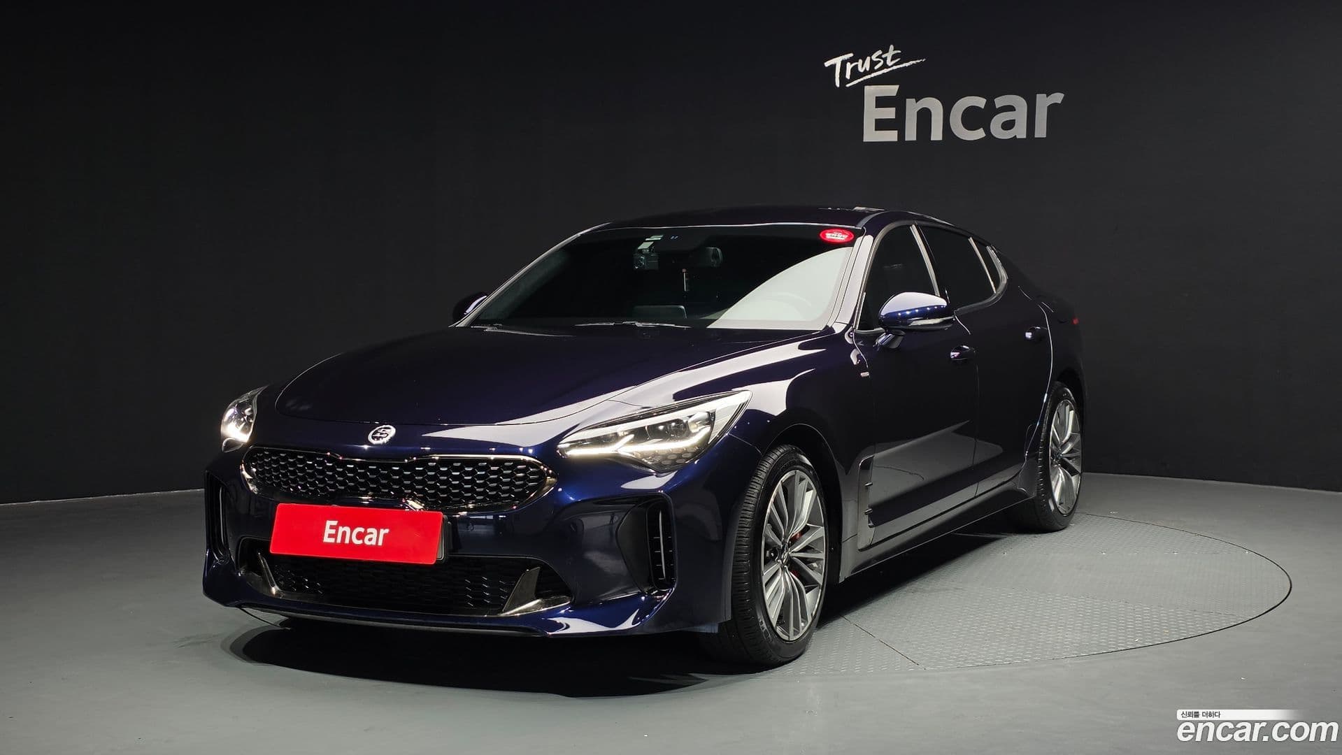 Main__Slider__Photo:Stinger Kia 2018.6-0