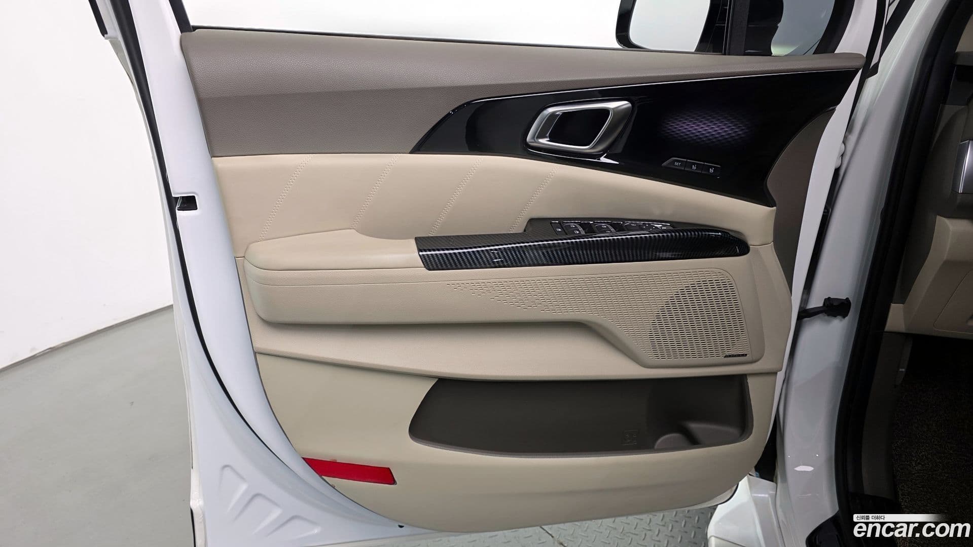 Main__Slider__Photo:Canival Kia 2022.0-24