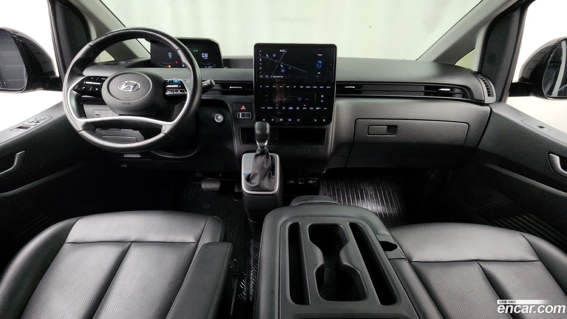 Main__Slider__Photo:Staria Hyundai 2022.2-6