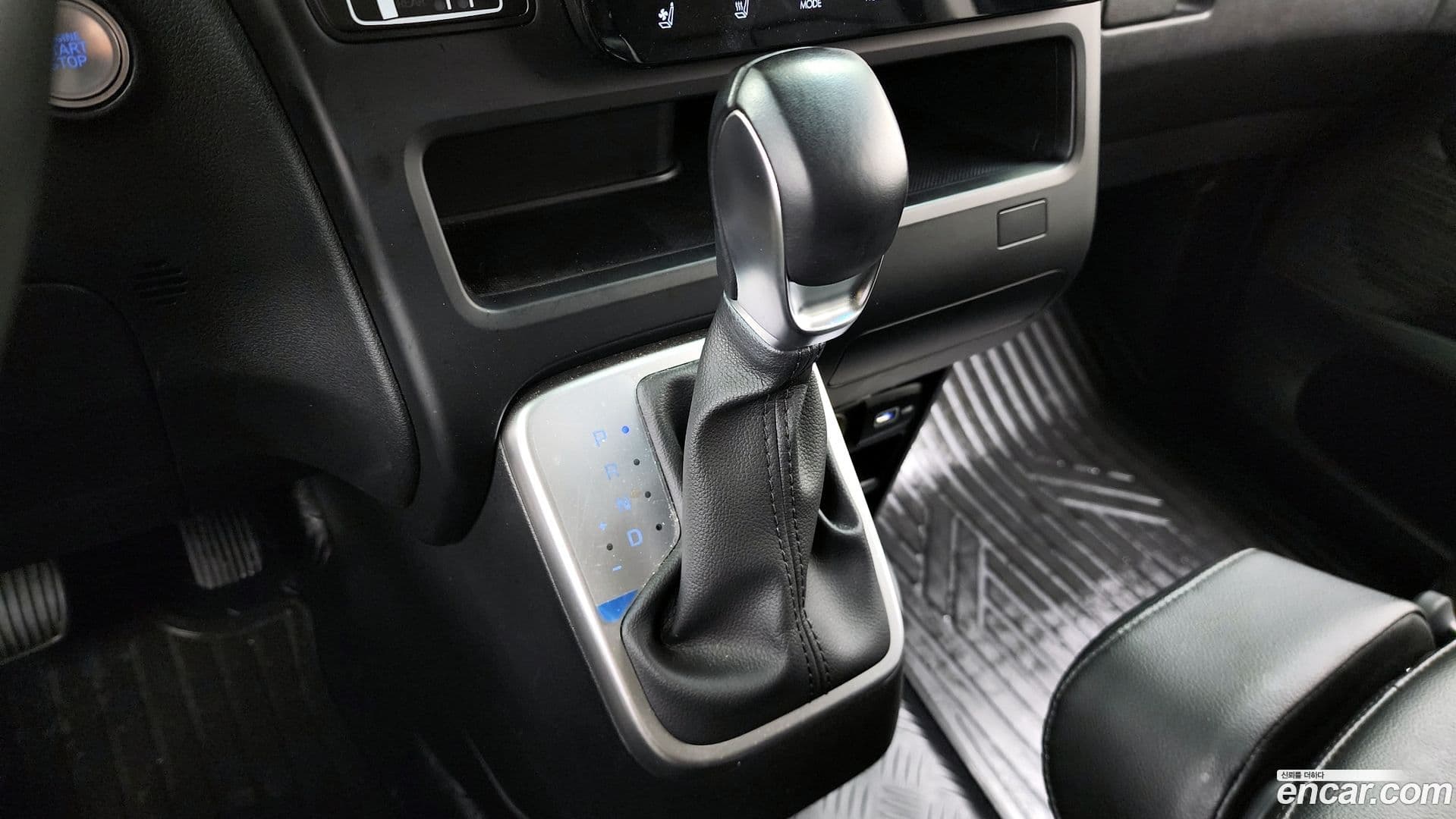 Main__Slider__Photo:Staria Hyundai 2022.2-8