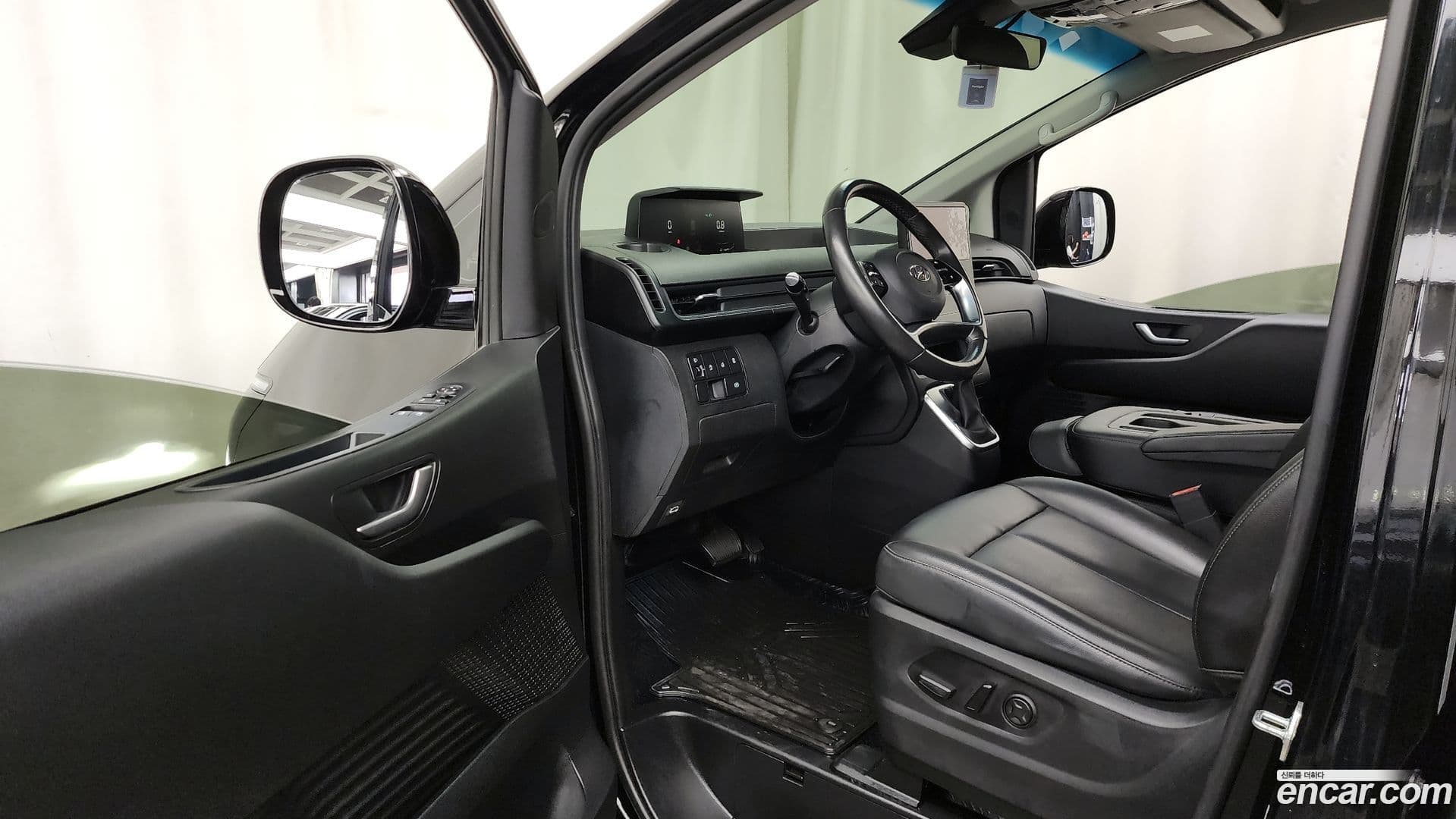 Main__Slider__Photo:Staria Hyundai 2022.2-9