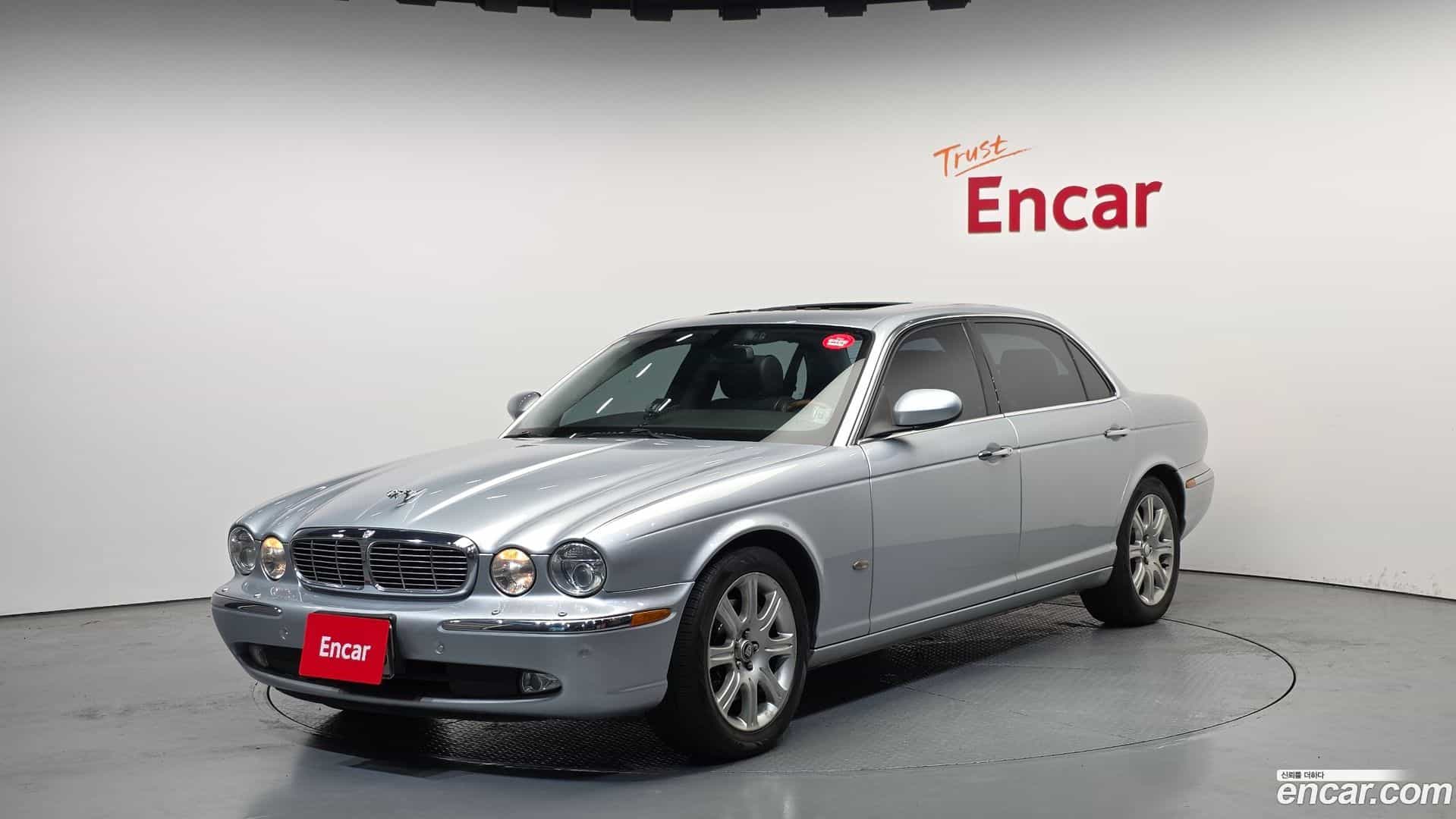XJ-8 Jaguar 2006.11-OUTER-001