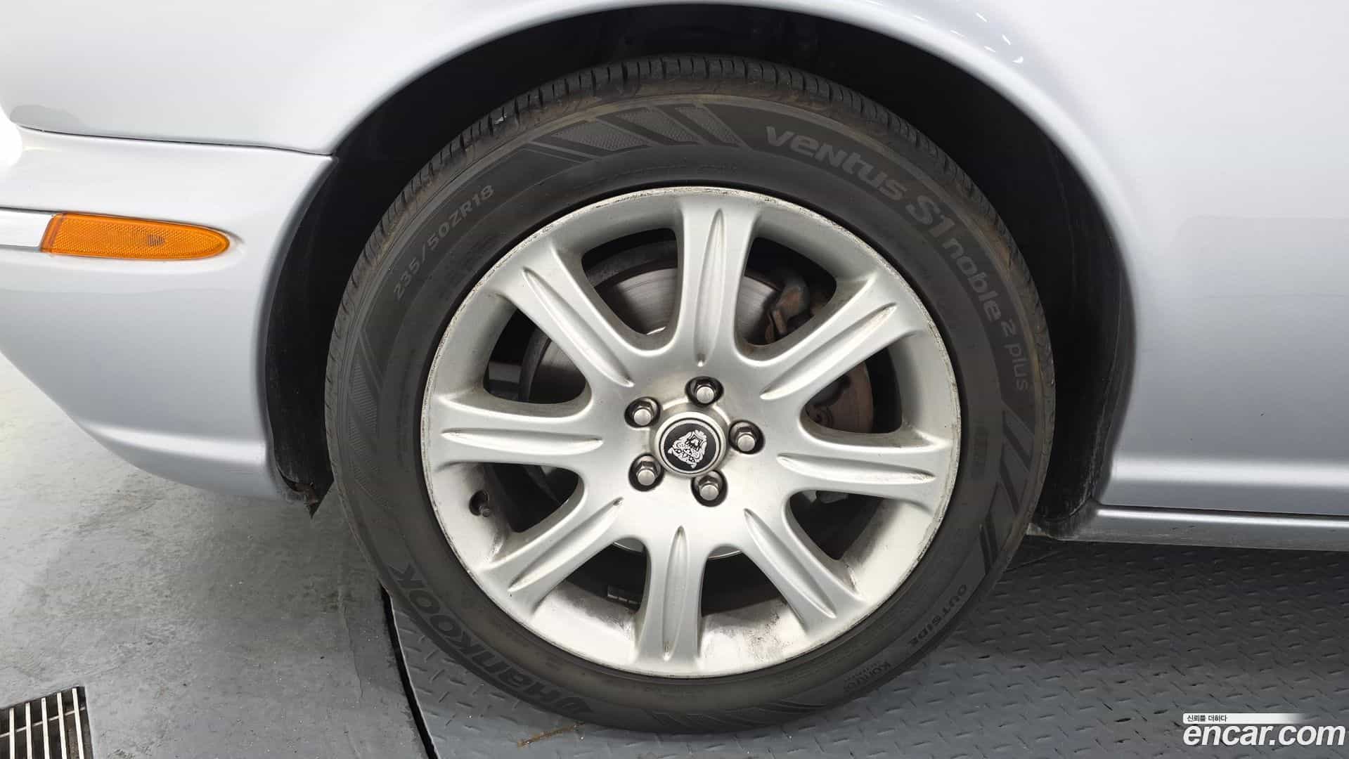 XJ-8 Jaguar 2006.11-OUTER-005