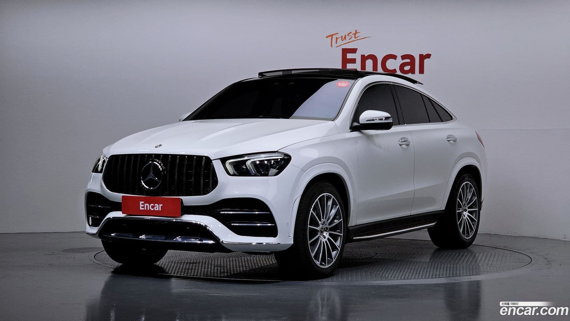 Main__Slider__Photo:GLE-Class Mercedes-Benz 2023.3-0