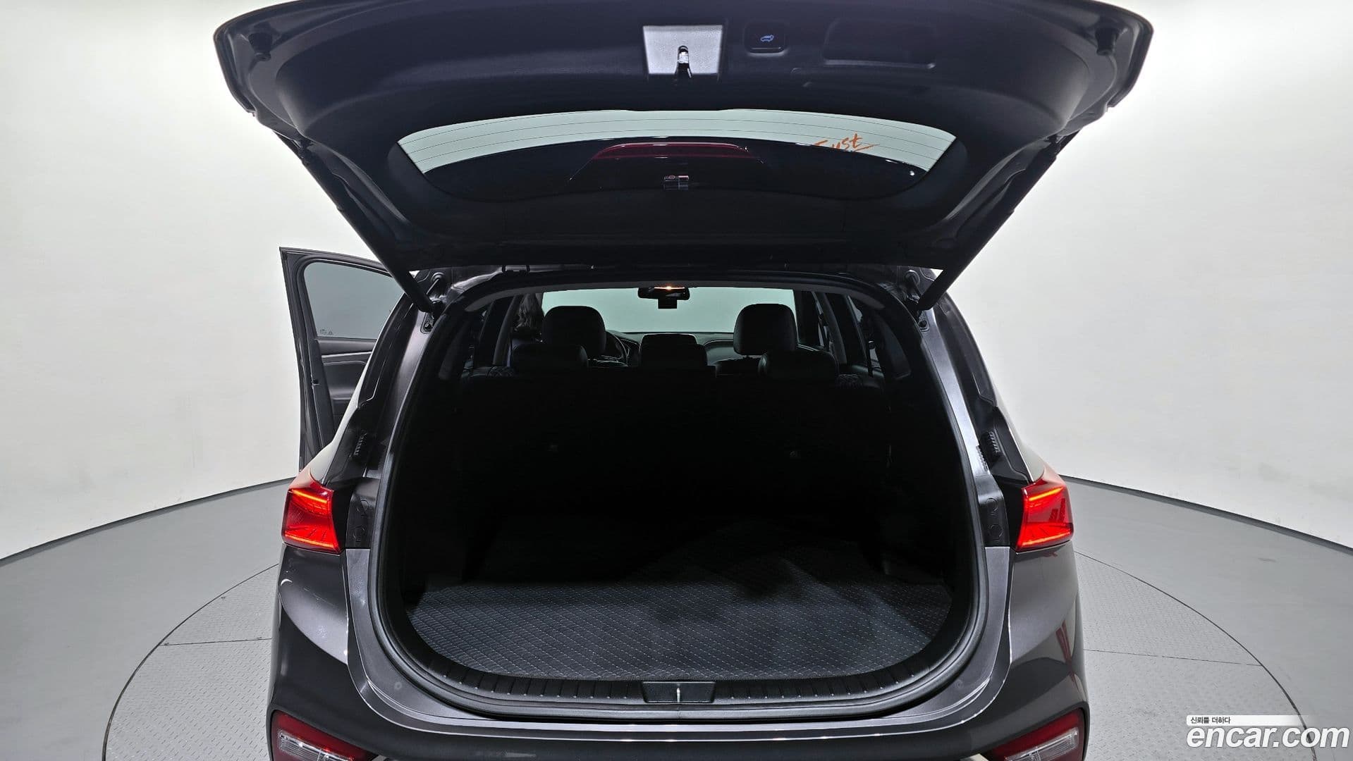 Main__Slider__Photo:Santafe Hyundai 2018.3-19