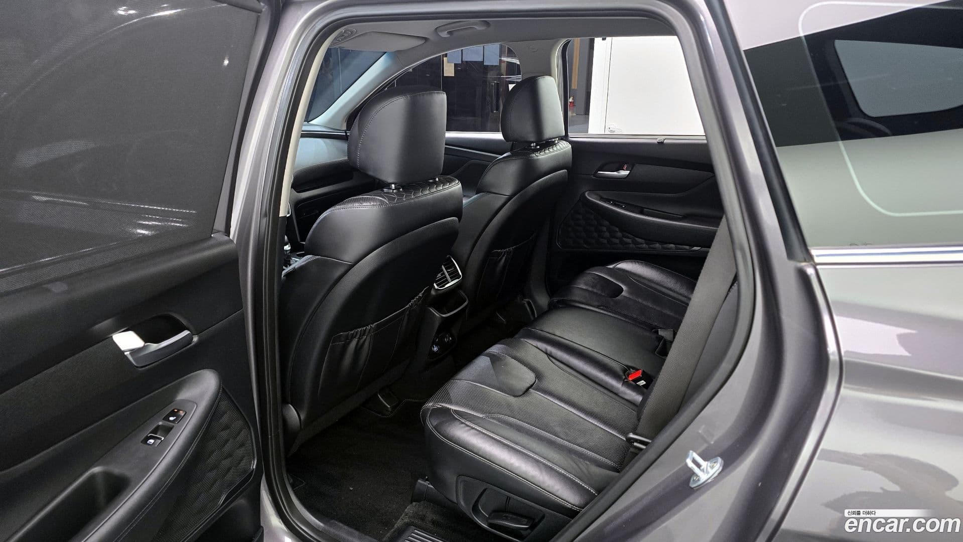 Main__Slider__Photo:Santafe Hyundai 2018.3-25