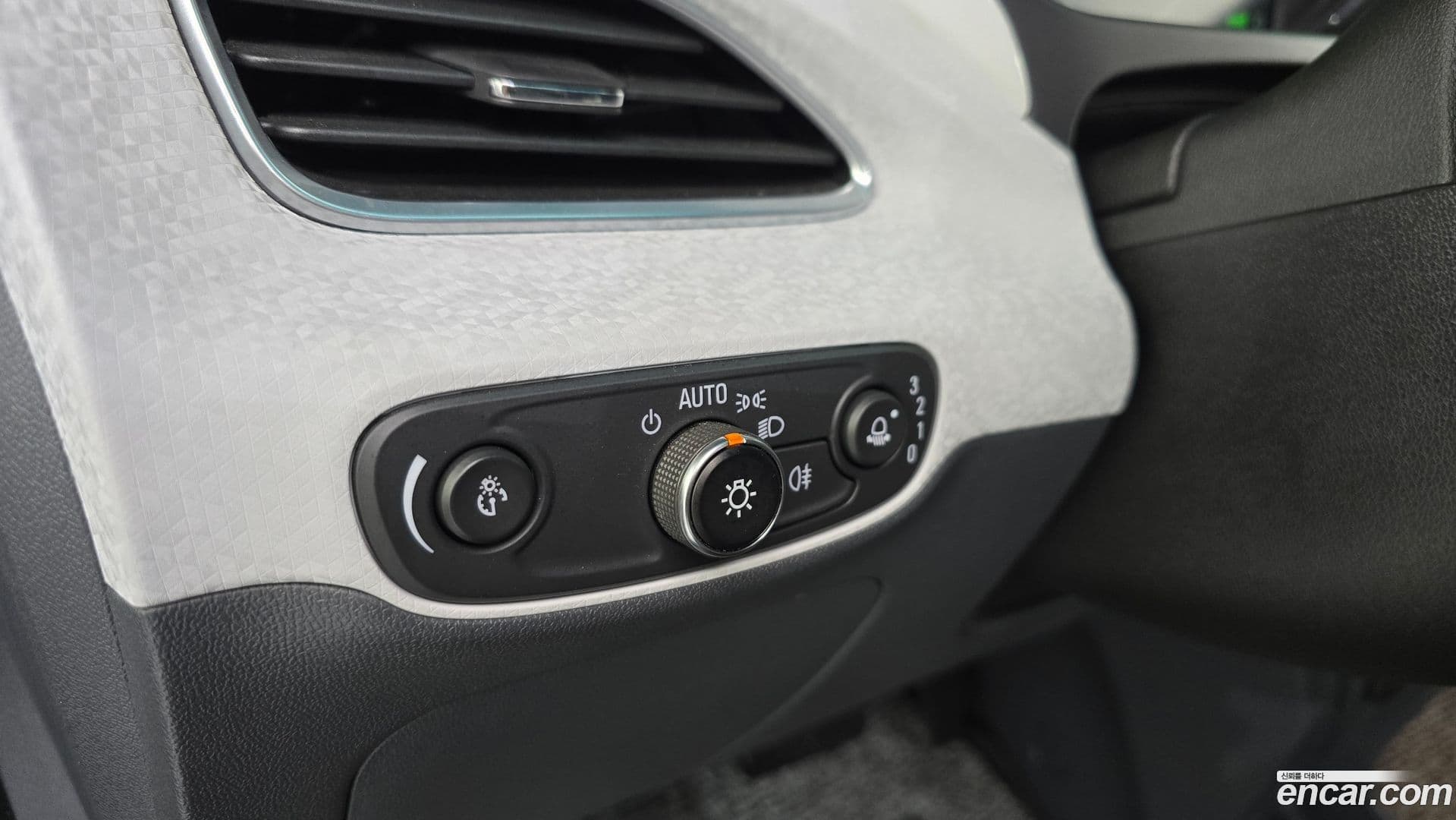 Main__Slider__Photo:Bolt EV Chevrolet 2020.5-31