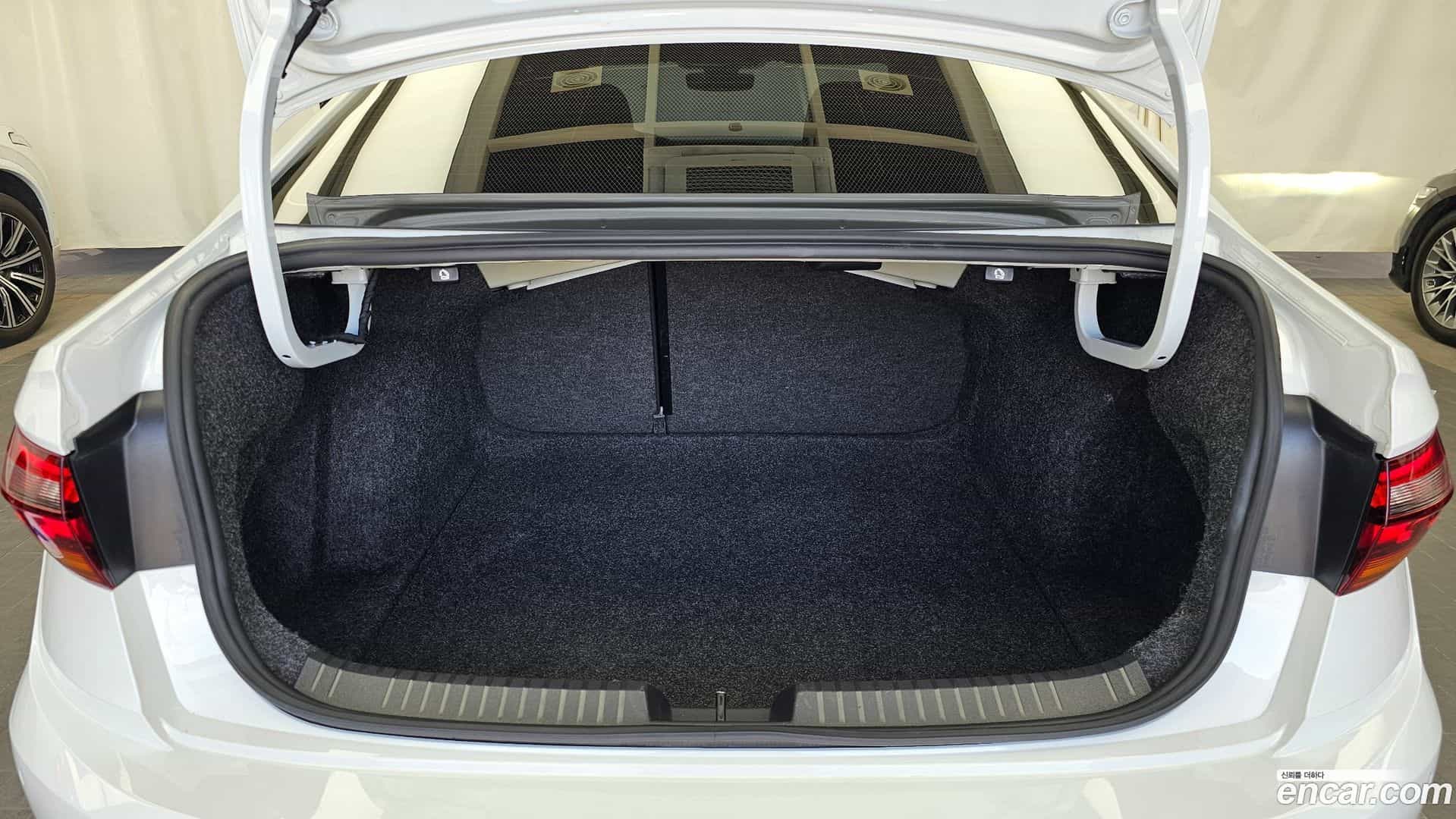 Jetta Volkswagen 2021.4-OPTION-024