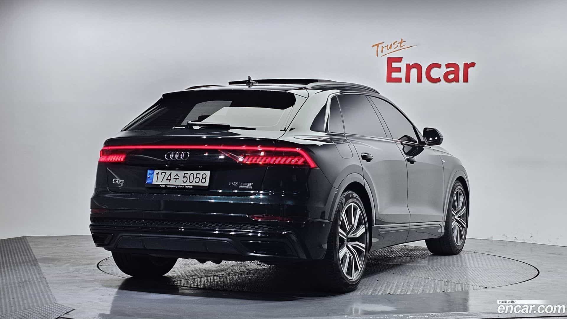 Q8 Audi 2021.2-OUTER-002