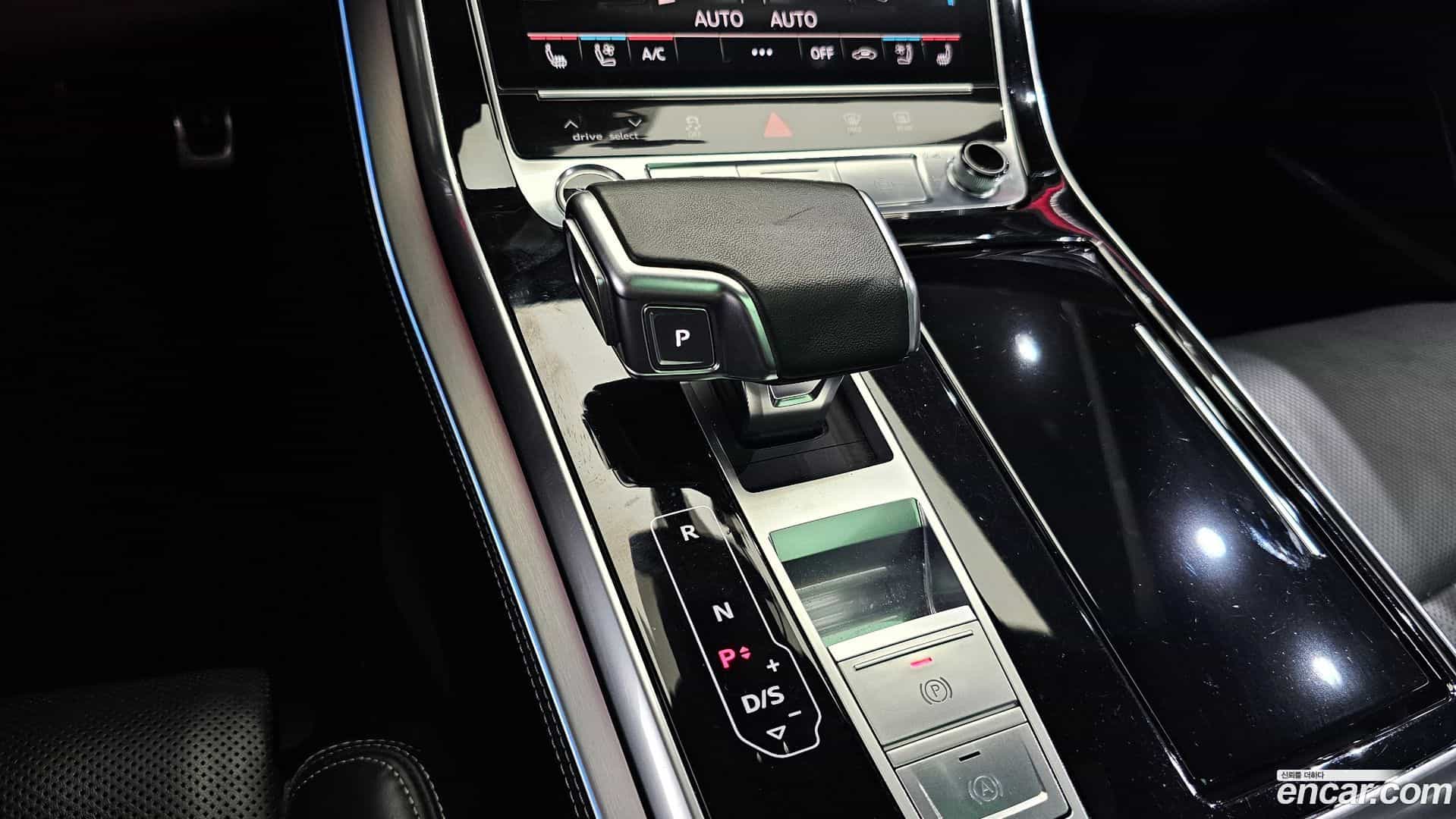 Q8 Audi 2021.2-INNER-009