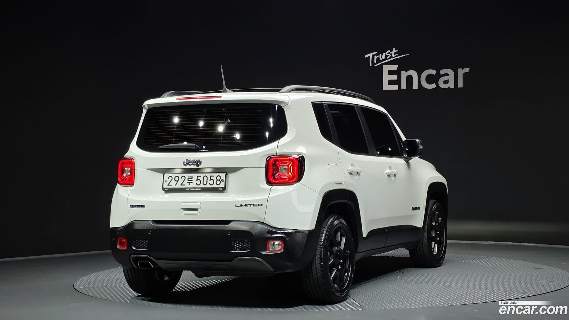 Main__Slider__Photo:Renegade Jeep 2020.1-1