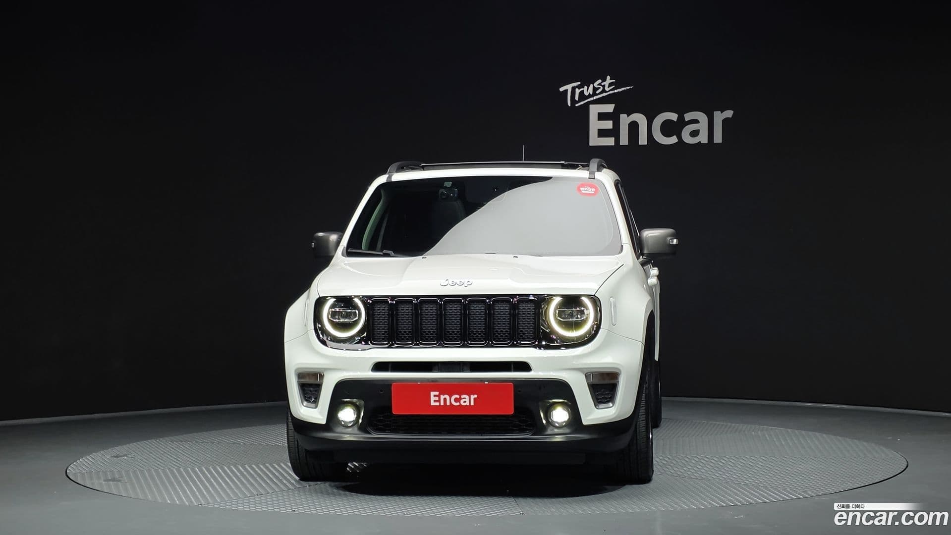 Main__Slider__Photo:Renegade Jeep 2020.1-2