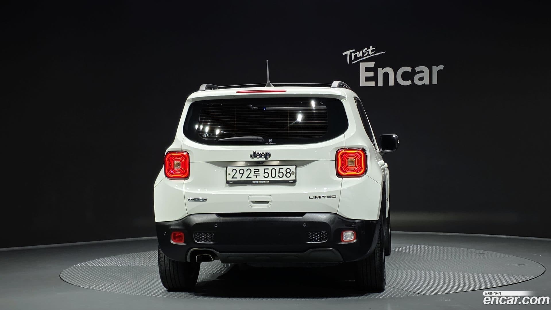 Main__Slider__Photo:Renegade Jeep 2020.1-3