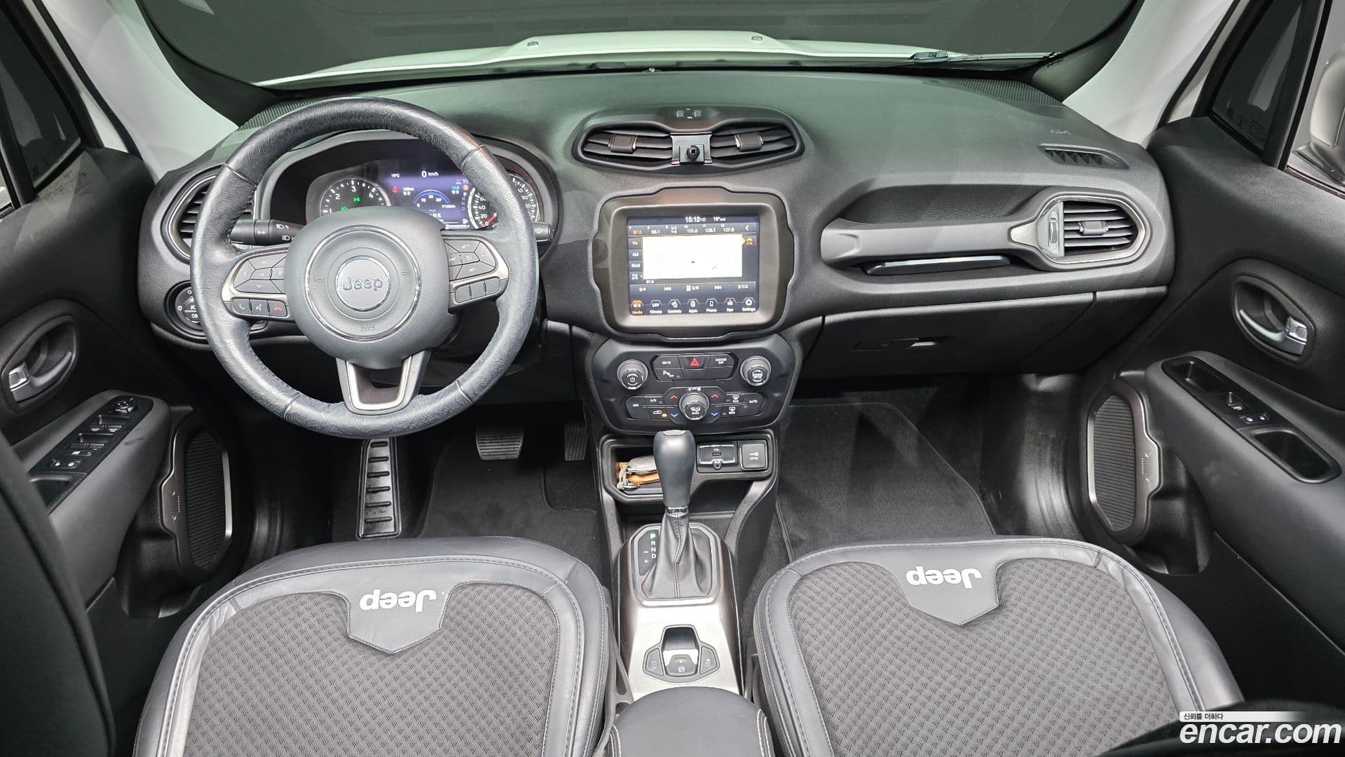 Main__Slider__Photo:Renegade Jeep 2020.1-6