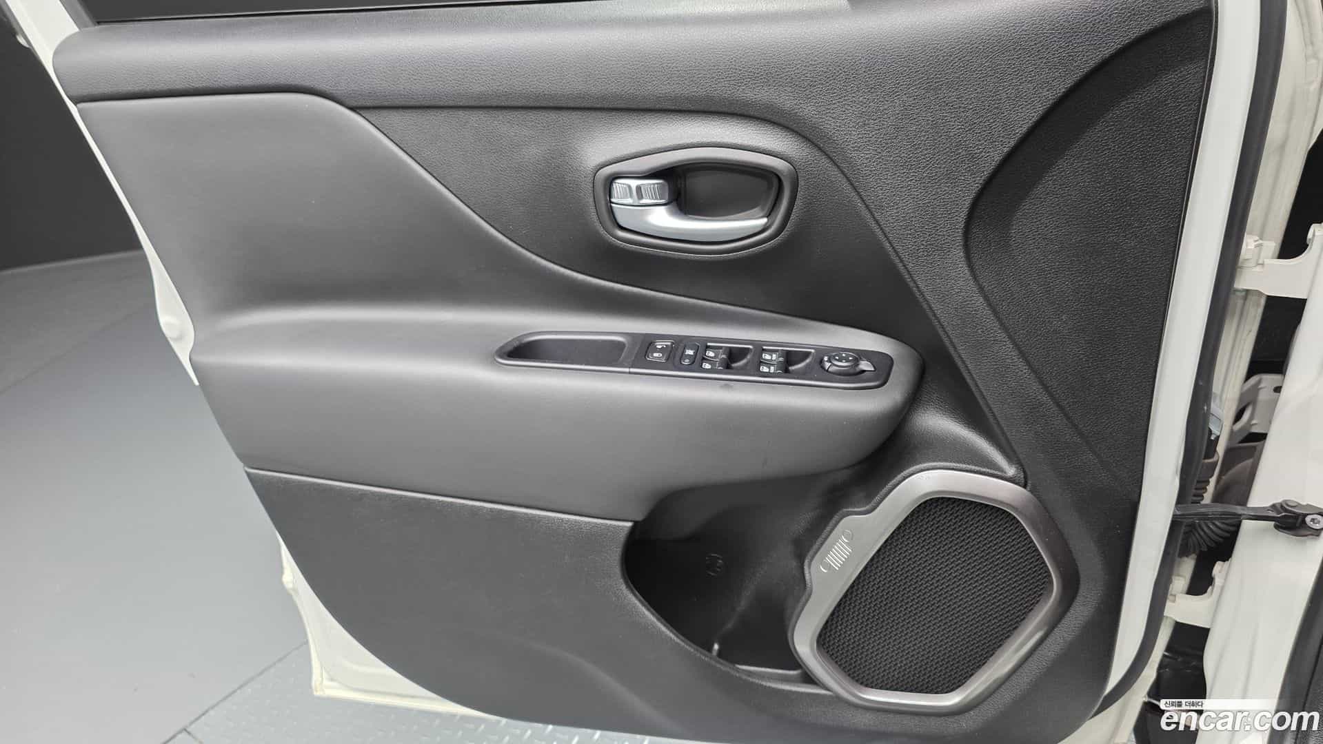 Renegade Jeep 2020.1-INNER-034