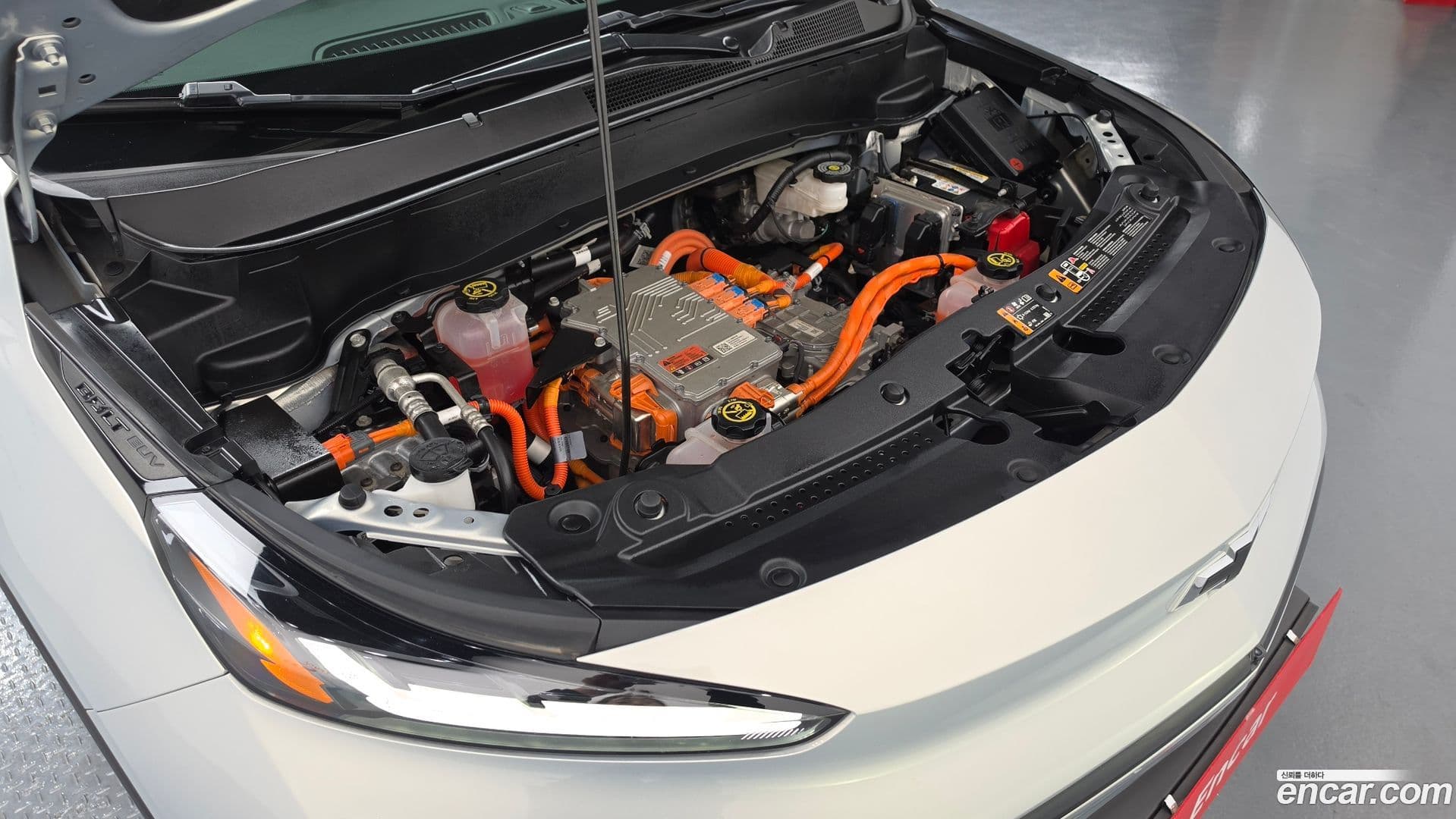Main__Slider__Photo:볼트 EUV Chevrolet 2023.9-5