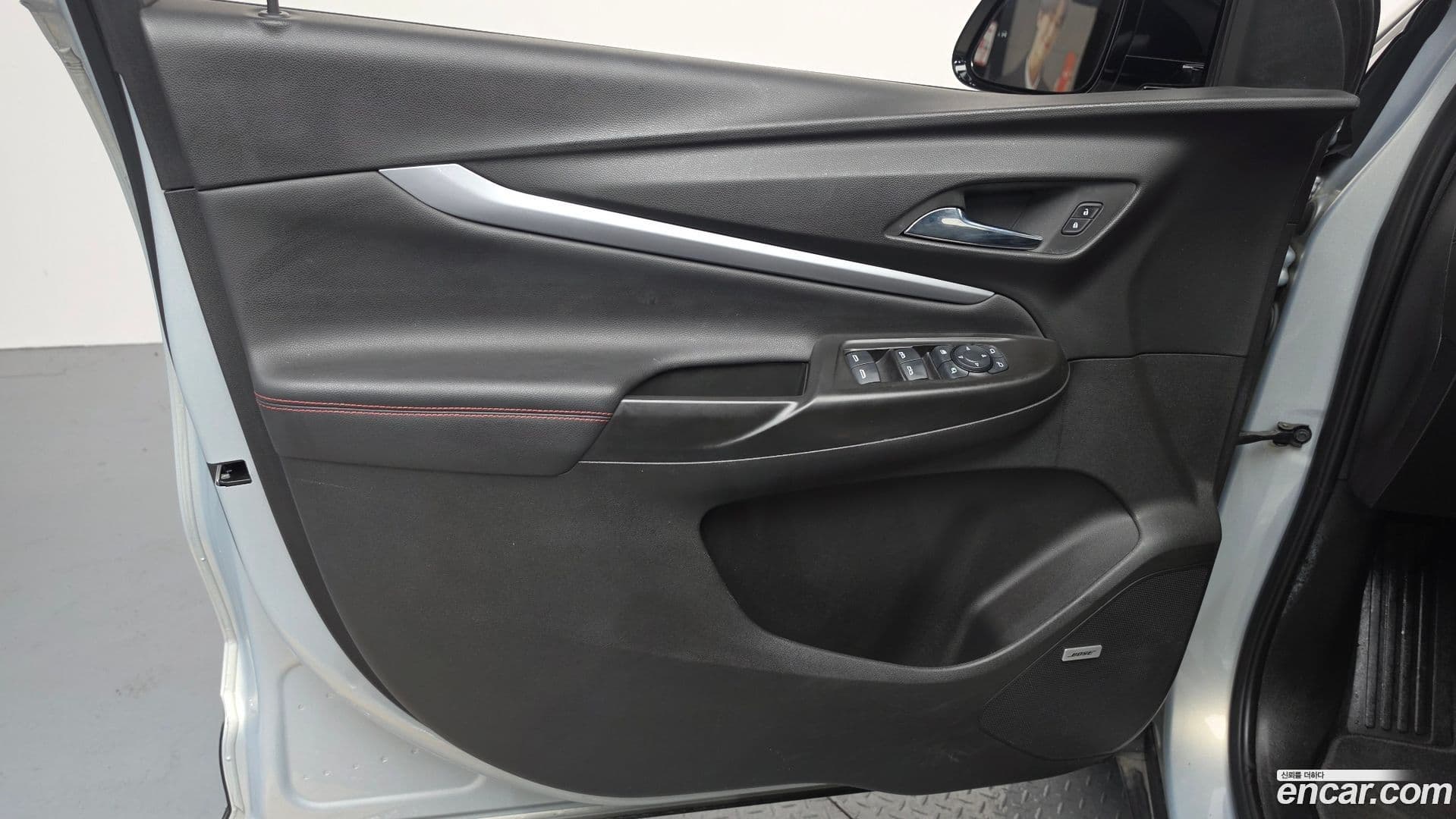 Main__Slider__Photo:볼트 EUV Chevrolet 2023.9-23