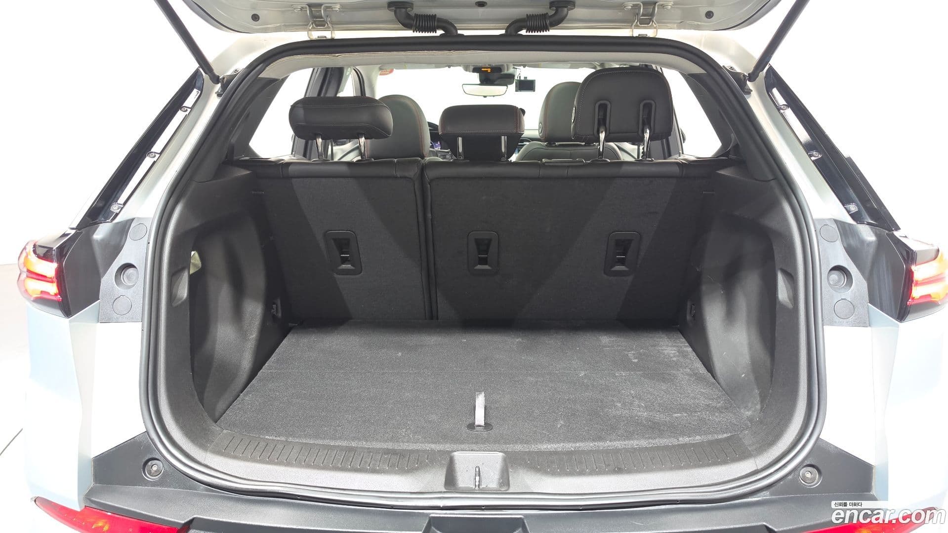 Main__Slider__Photo:볼트 EUV Chevrolet 2023.9-27