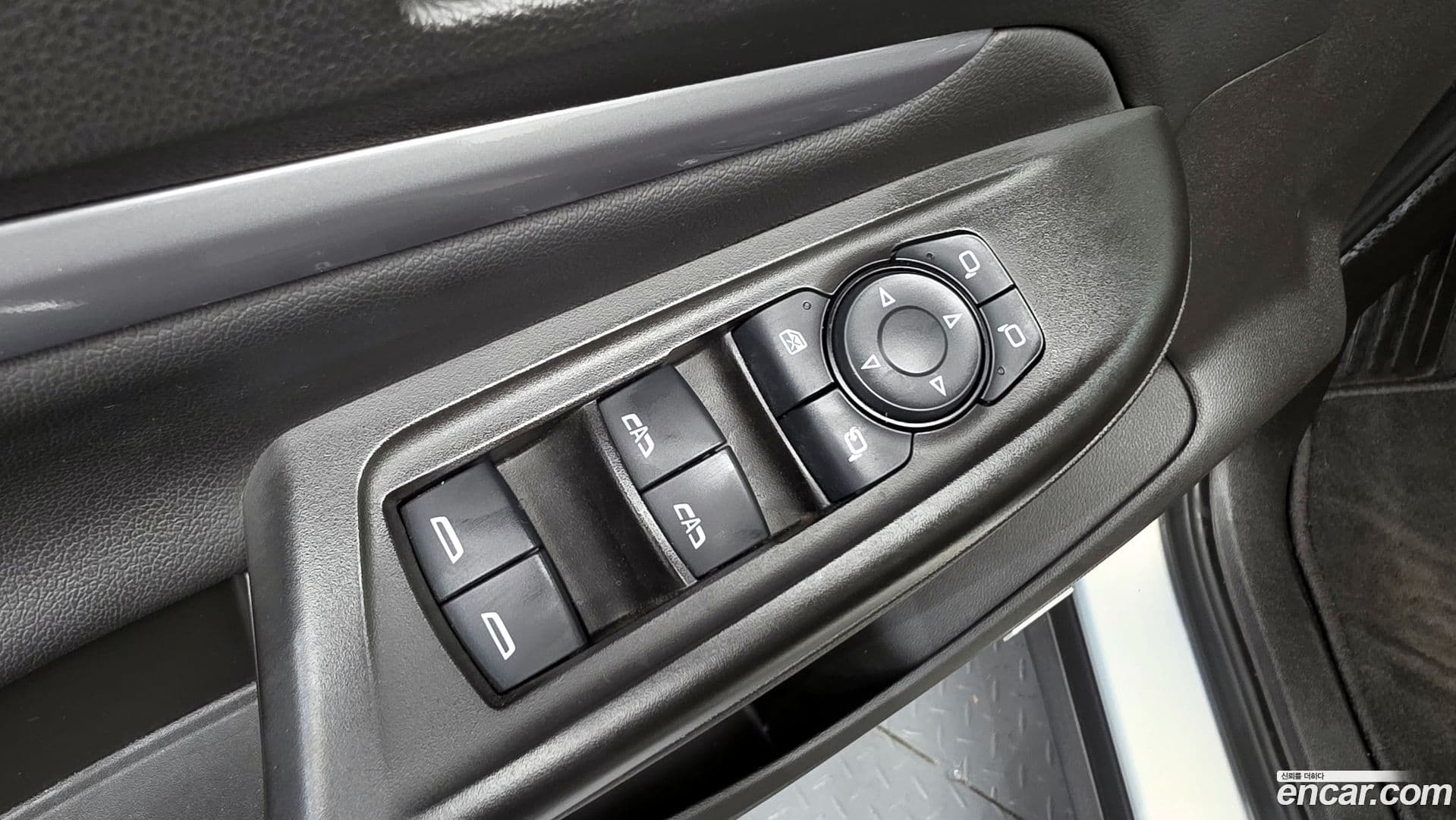 Main__Slider__Photo:볼트 EUV Chevrolet 2023.9-34