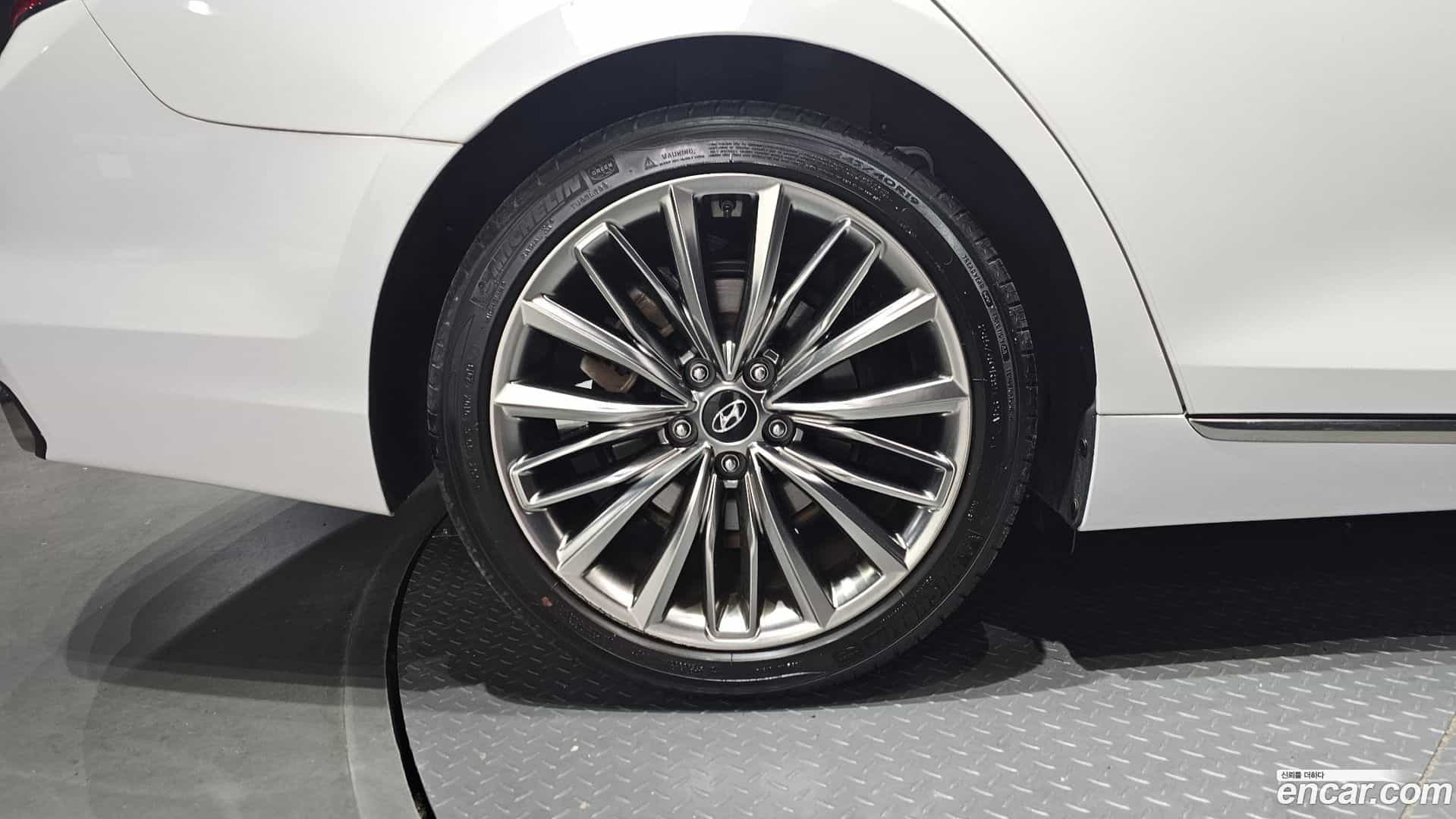 Grandeur Hyundai 2018.9-OUTER-005