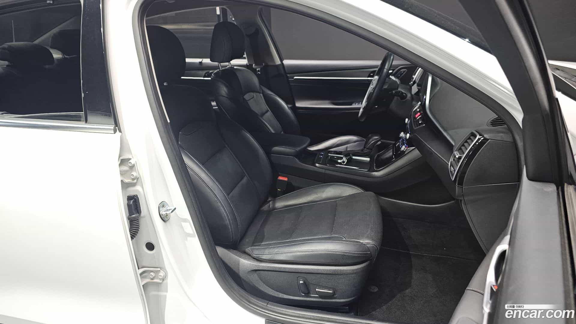 Grandeur Hyundai 2018.9-OPTION-015