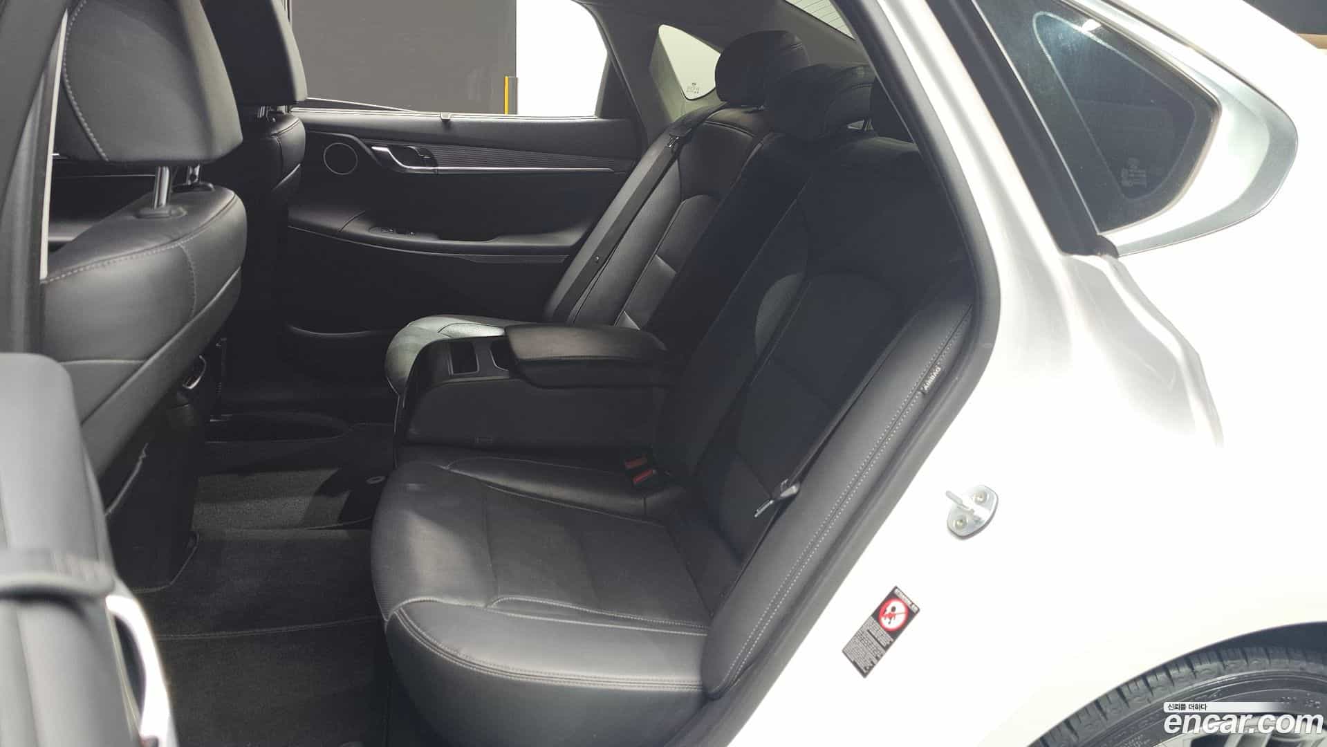 Grandeur Hyundai 2018.9-OPTION-016