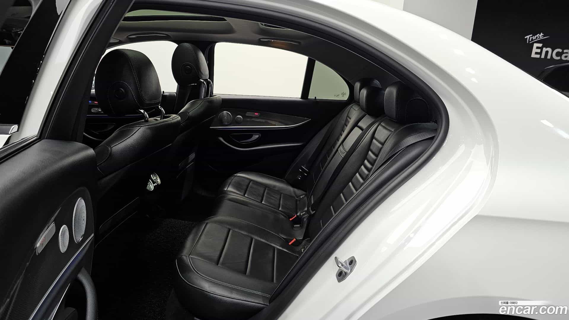 E-Class Mercedes-Benz 2020.3-OPTION-016