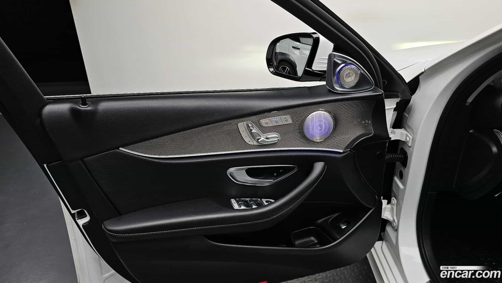 E-Class Mercedes-Benz 2020.3-INNER-034