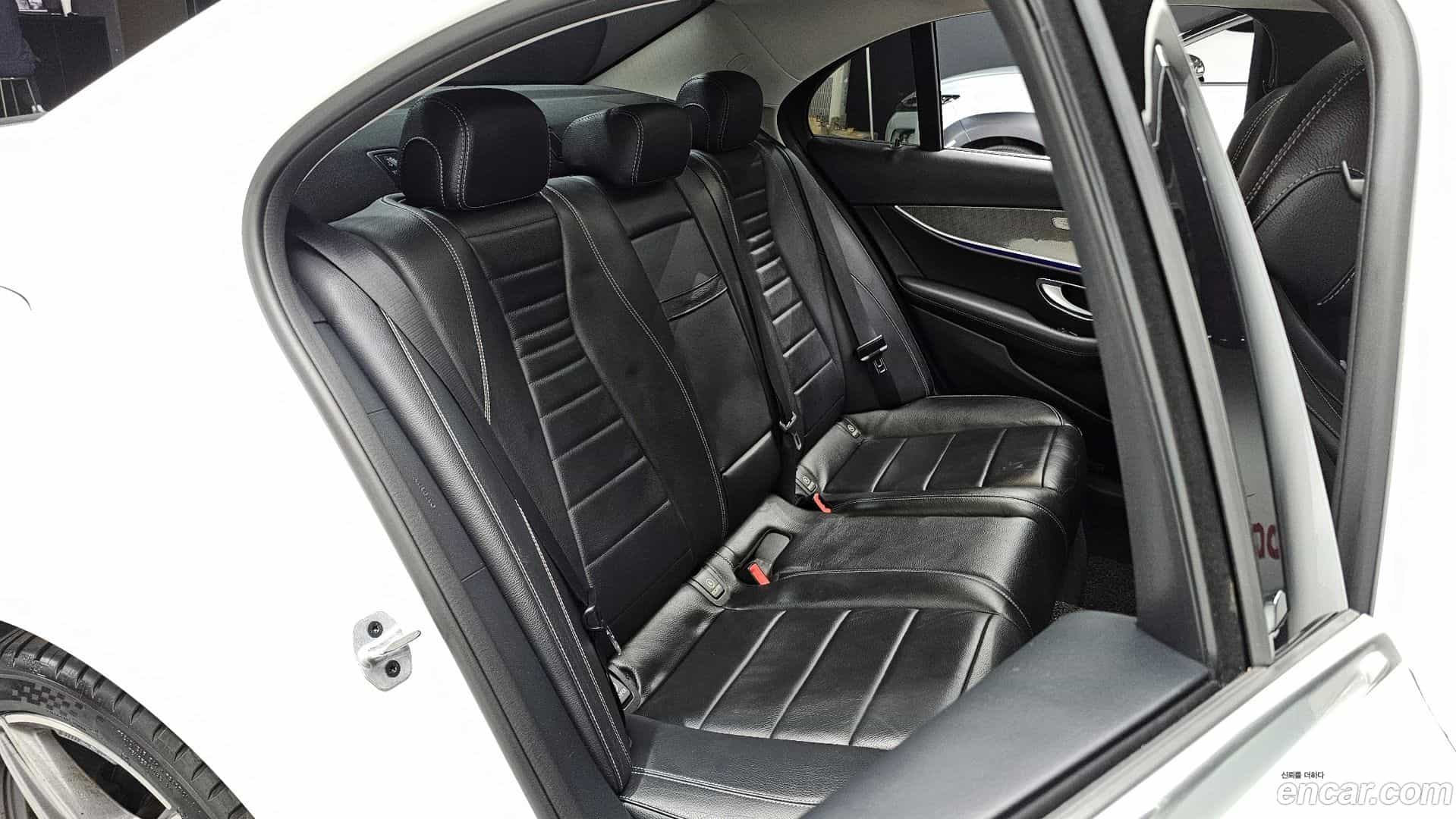 E-Class Mercedes-Benz 2020.3-INNER-036
