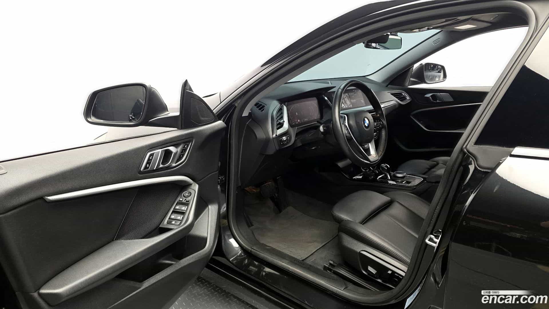 2-Series BMW 2022.1-INNER-010
