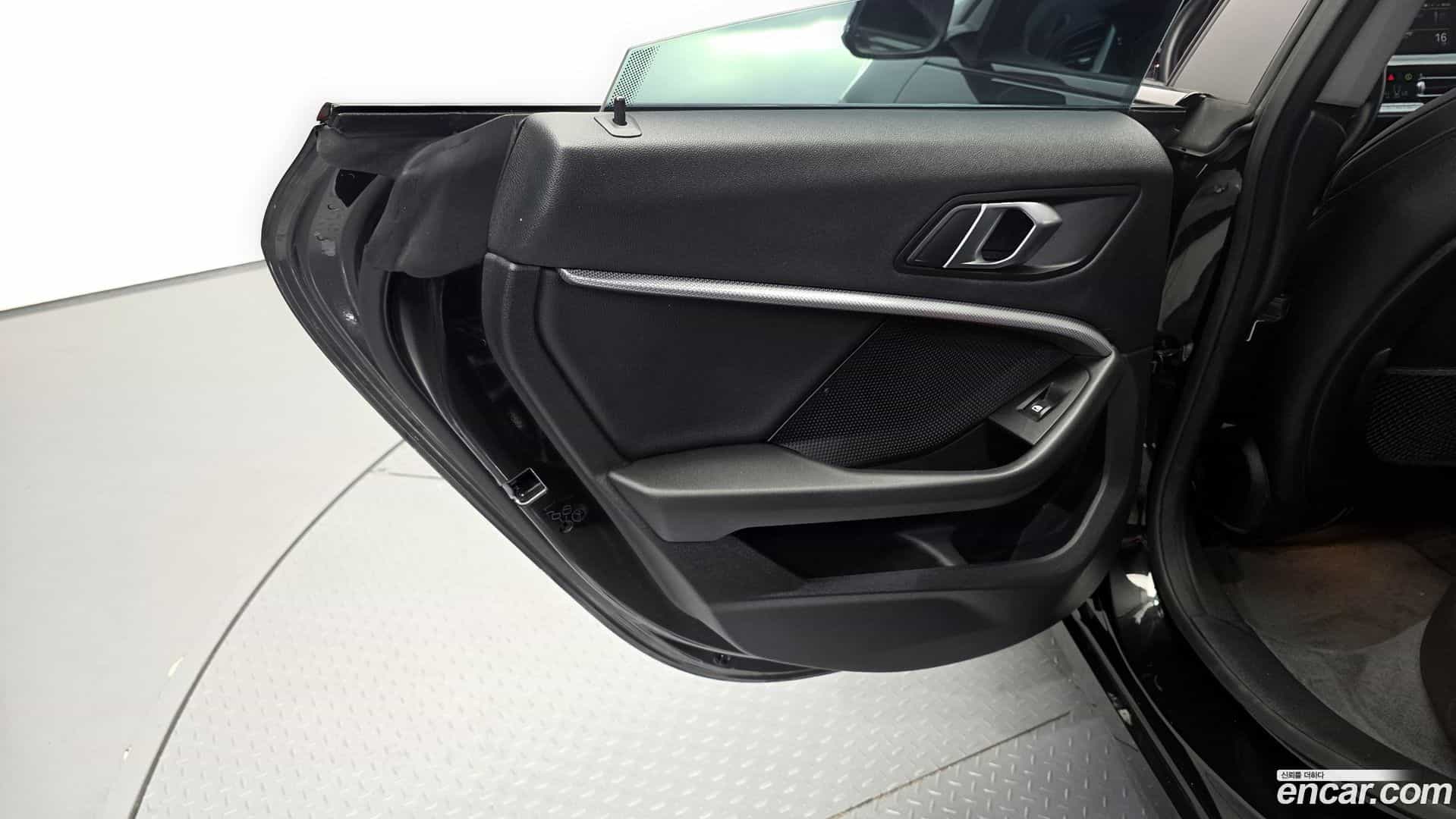 2-Series BMW 2022.1-INNER-035