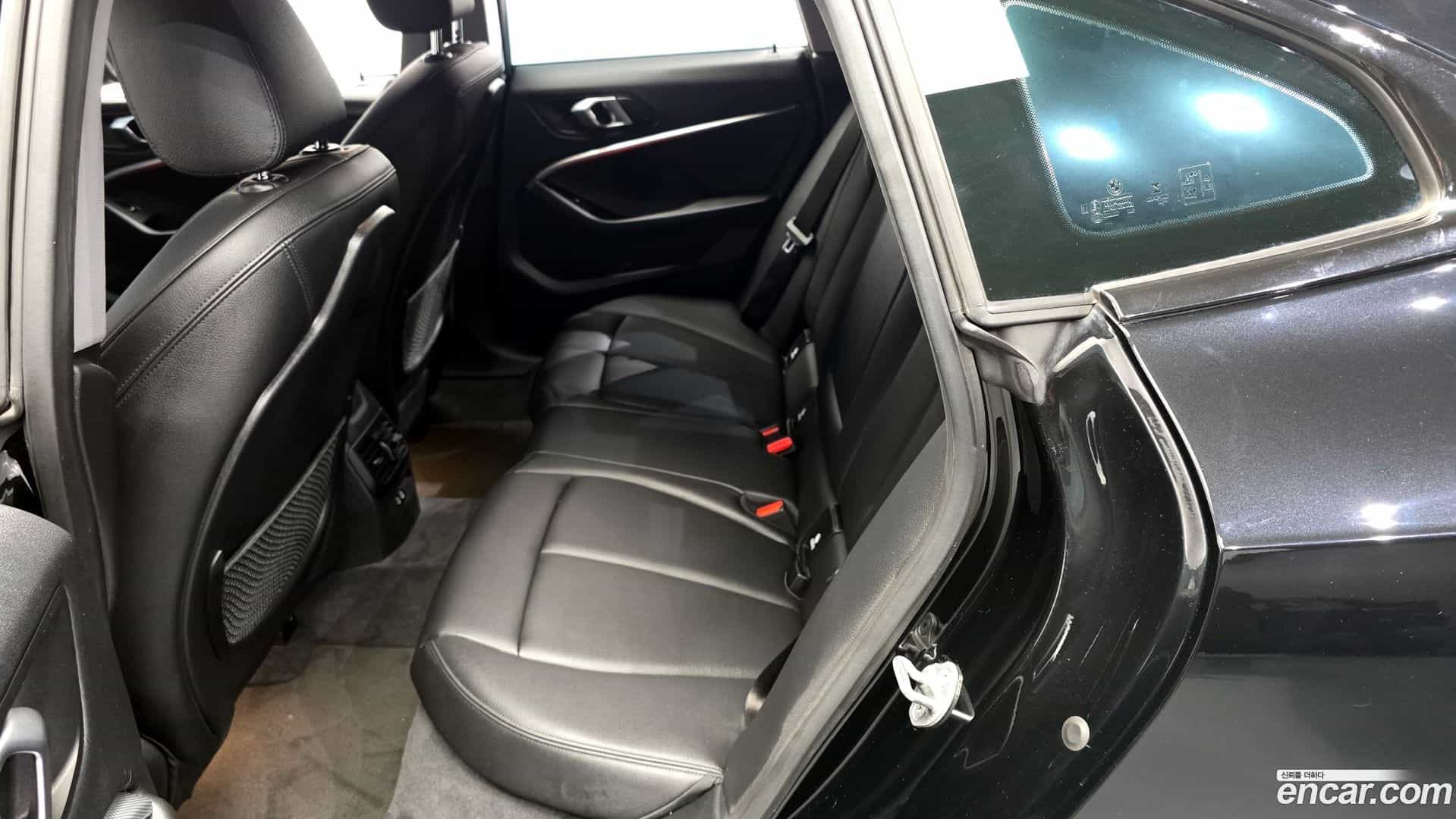 2-Series BMW 2022.1-INNER-036