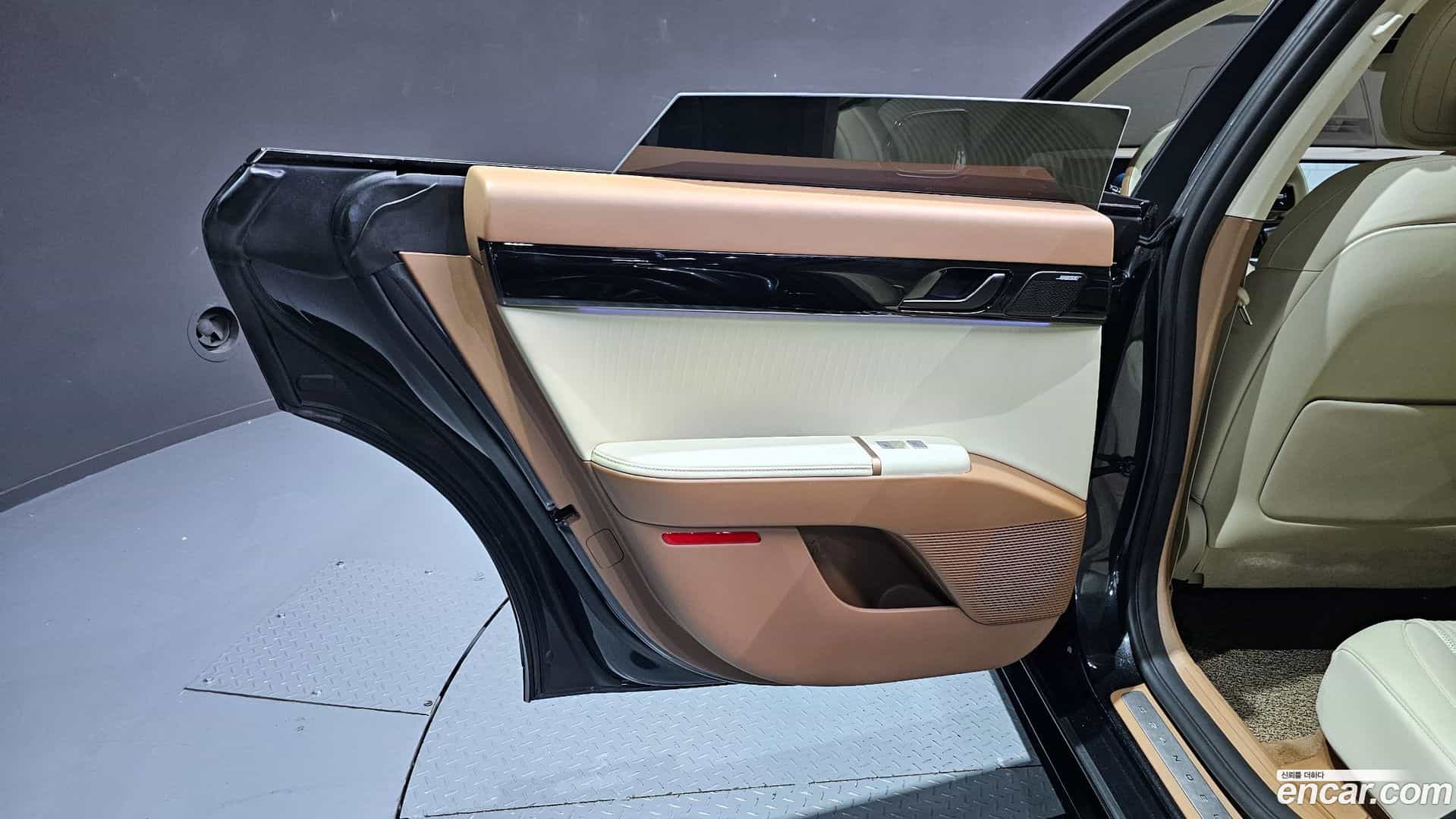 Grandeur Hyundai 2023.11-INNER-035