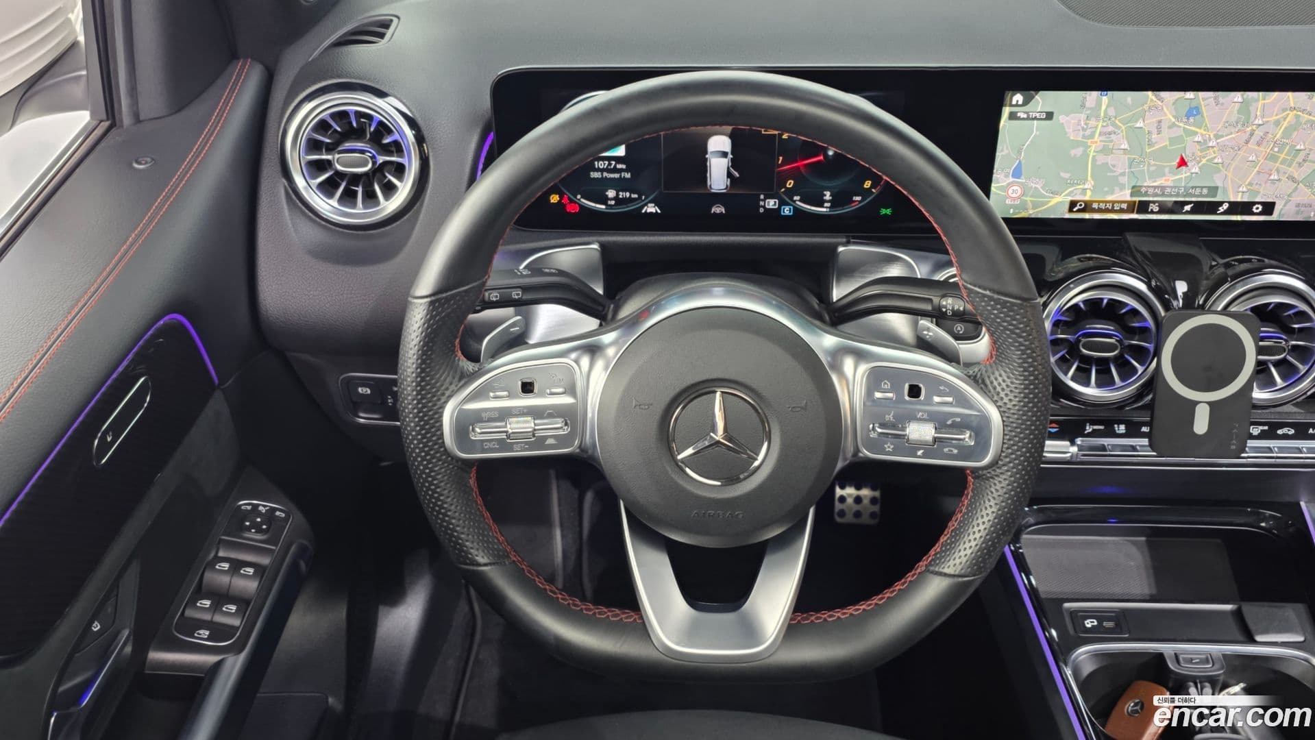 Main__Slider__Photo:GLB-Class Mercedes-Benz 2022.2-12
